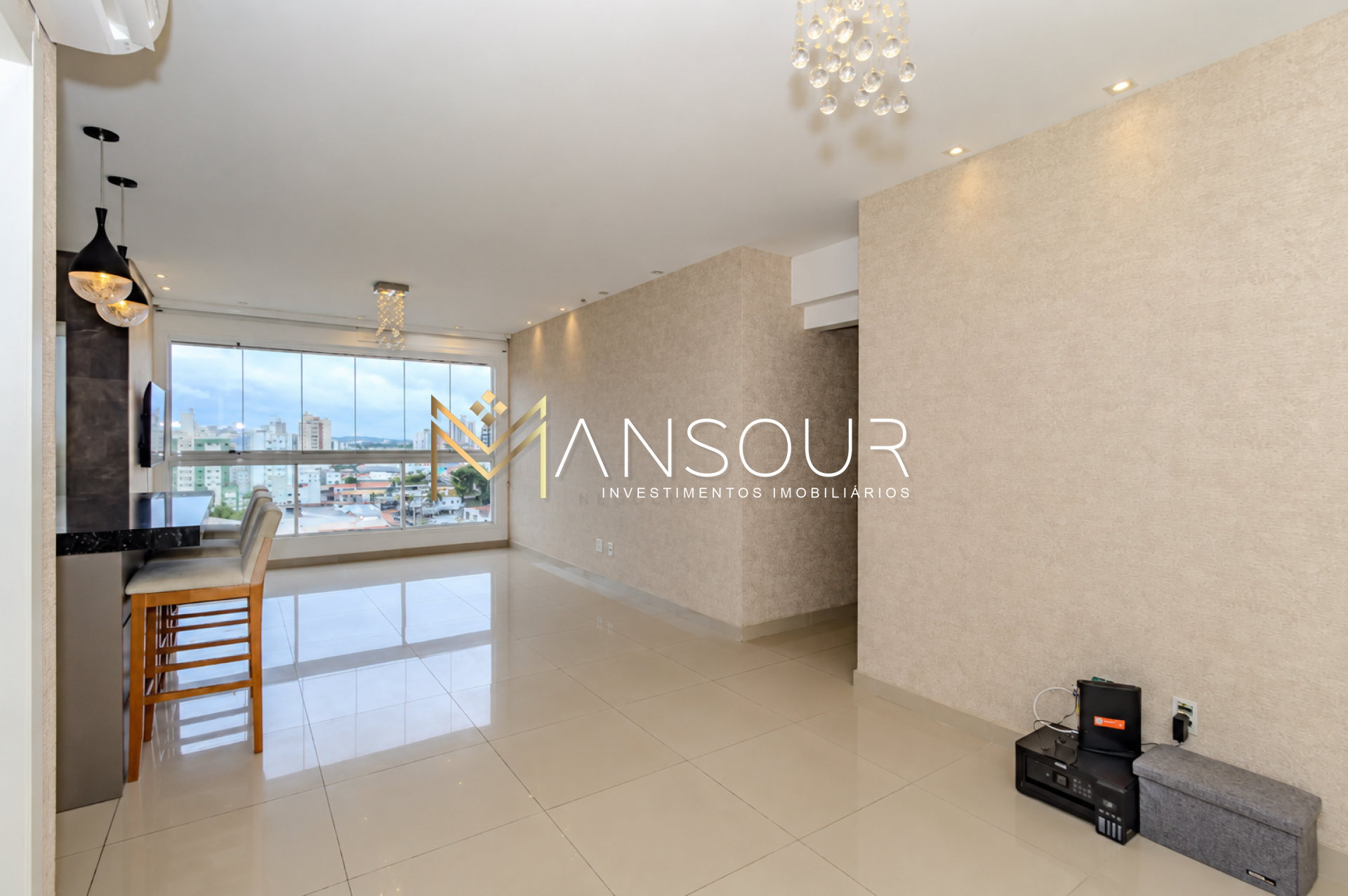 Apartamento Para Vender com 02 suítes no bairro Centro em Itajaí