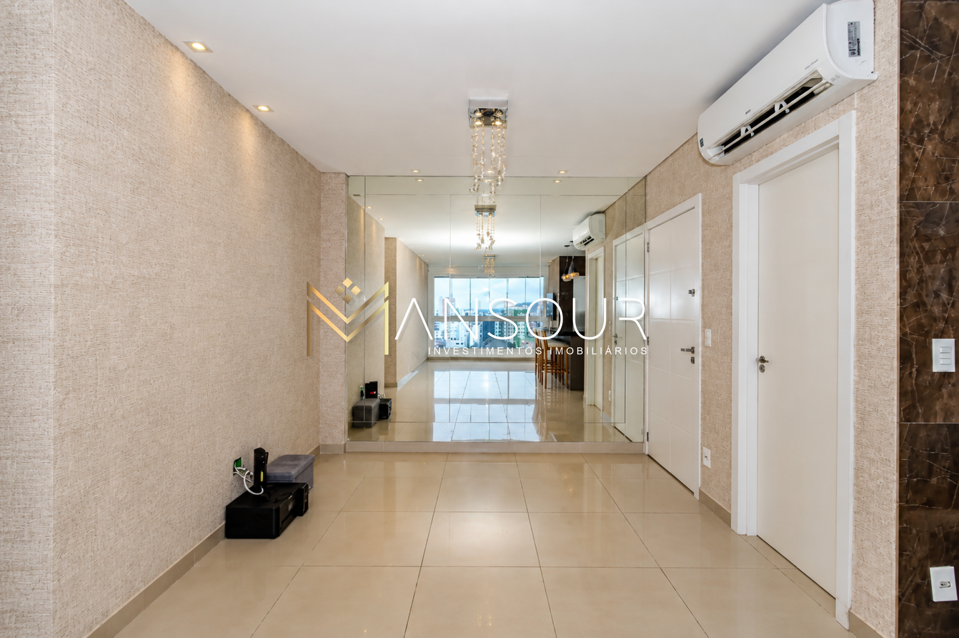 Apartamento Para Vender com 02 suítes no bairro Centro em Itajaí