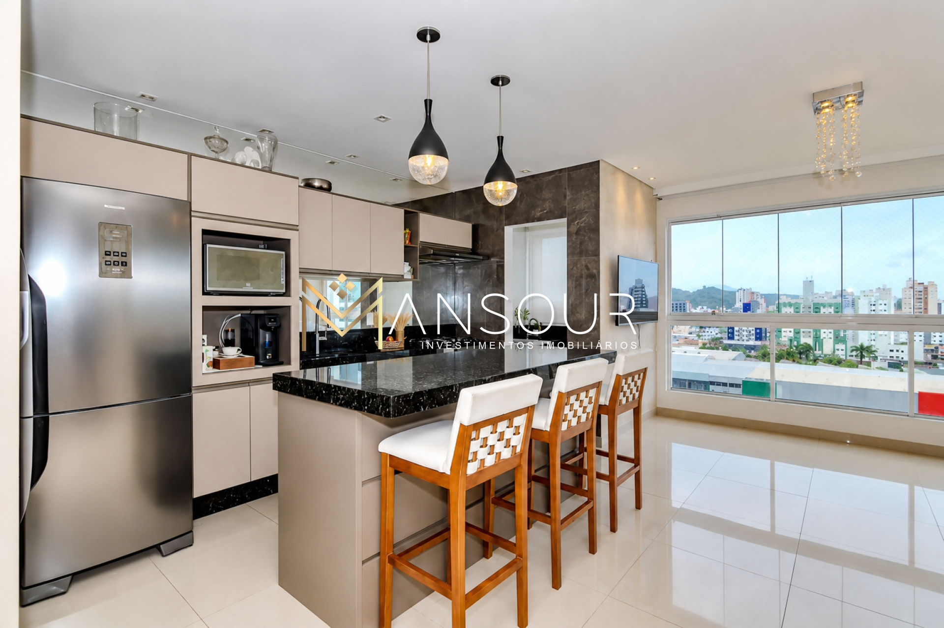 Apartamento Para Vender com 02 suítes no bairro Centro em Itajaí