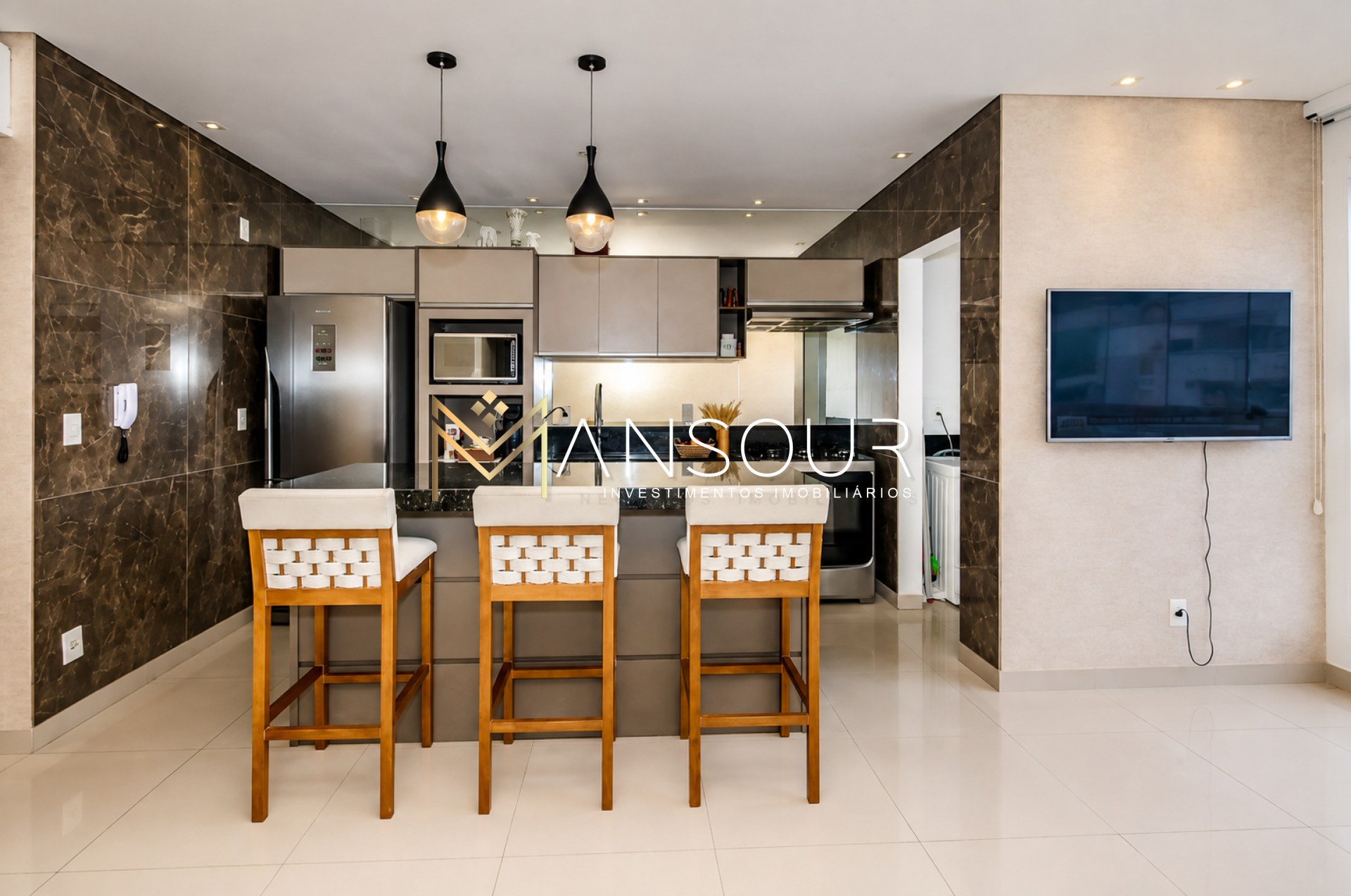 Apartamento Para Vender com 02 suítes no bairro Centro em Itajaí