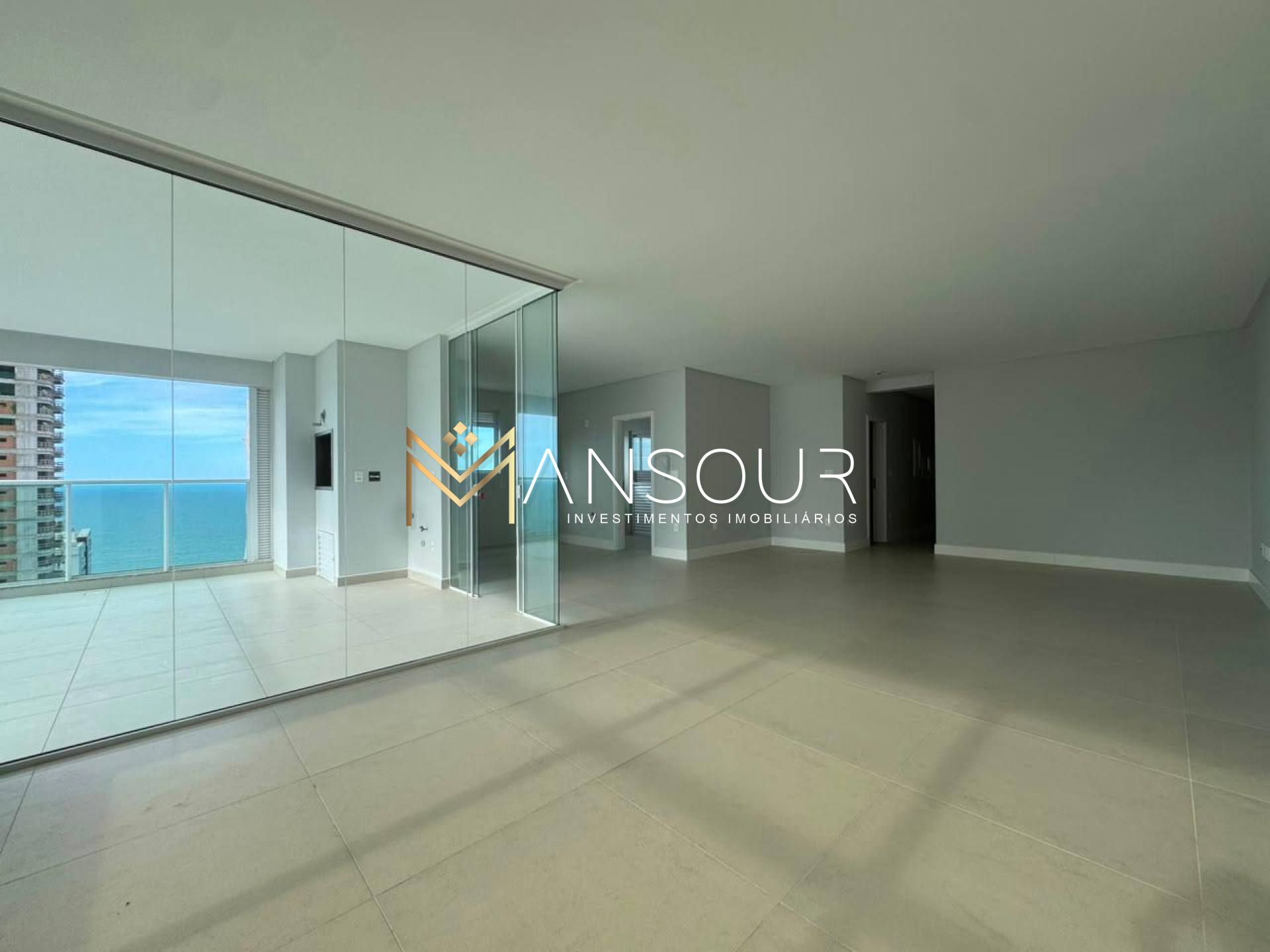Apartamento Para Vender 03 suítes no bairro Meia Praia em Itapema