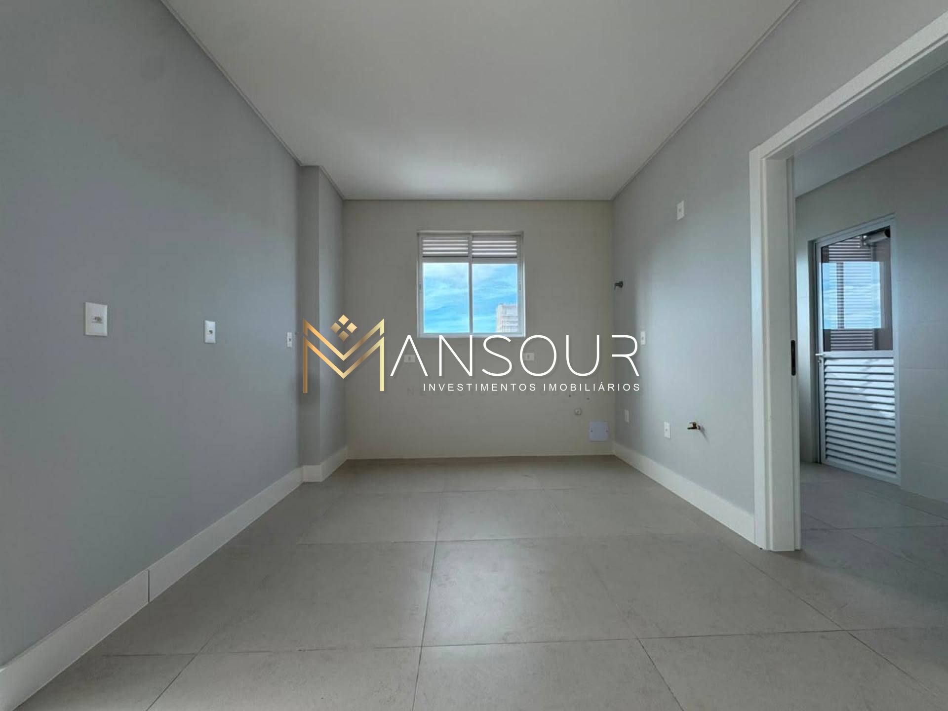 Apartamento Para Vender 03 suítes no bairro Meia Praia em Itapema