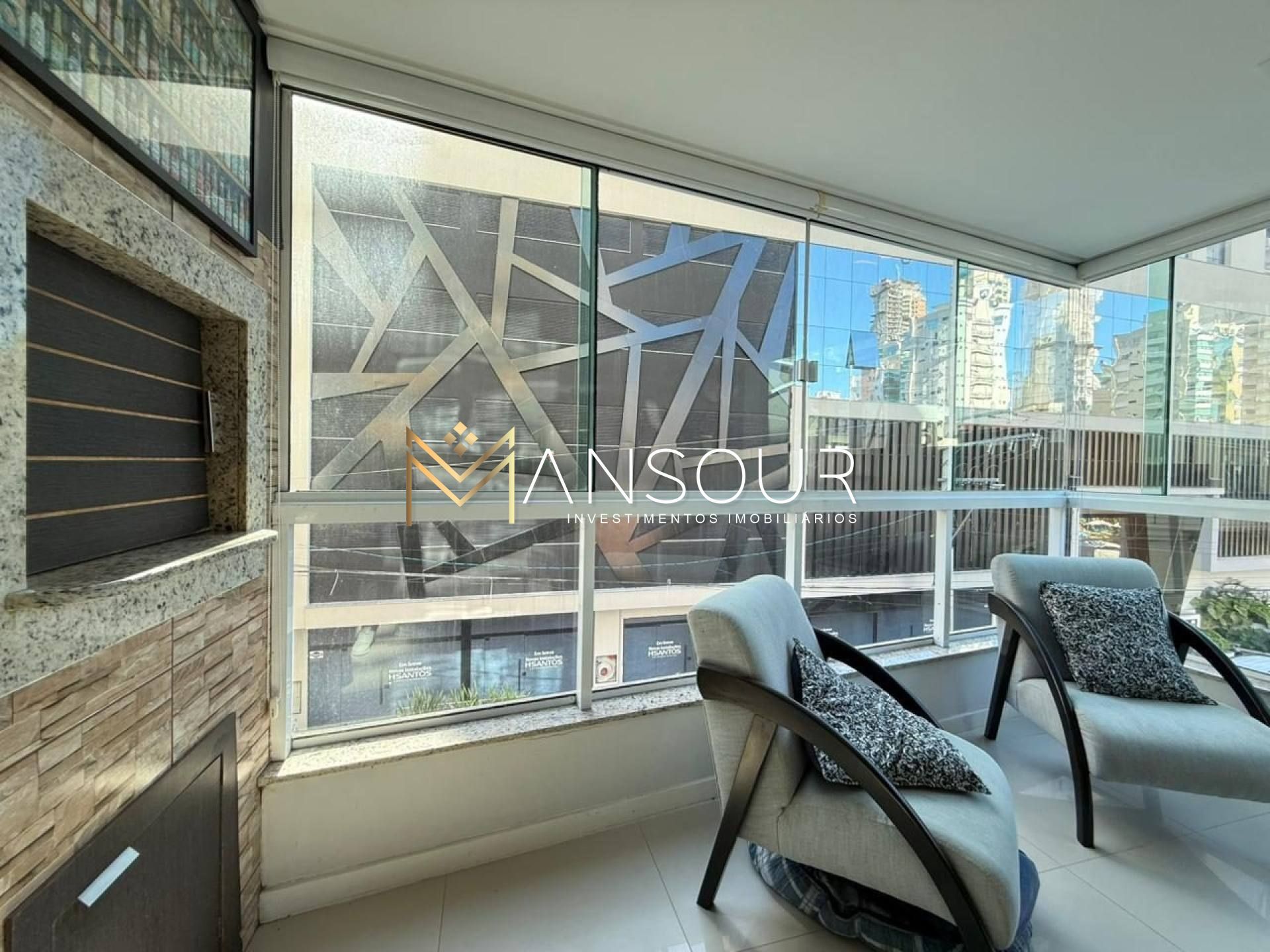 Apartamento Para Vender 02 suítes no bairro Meia Praia em Itapema