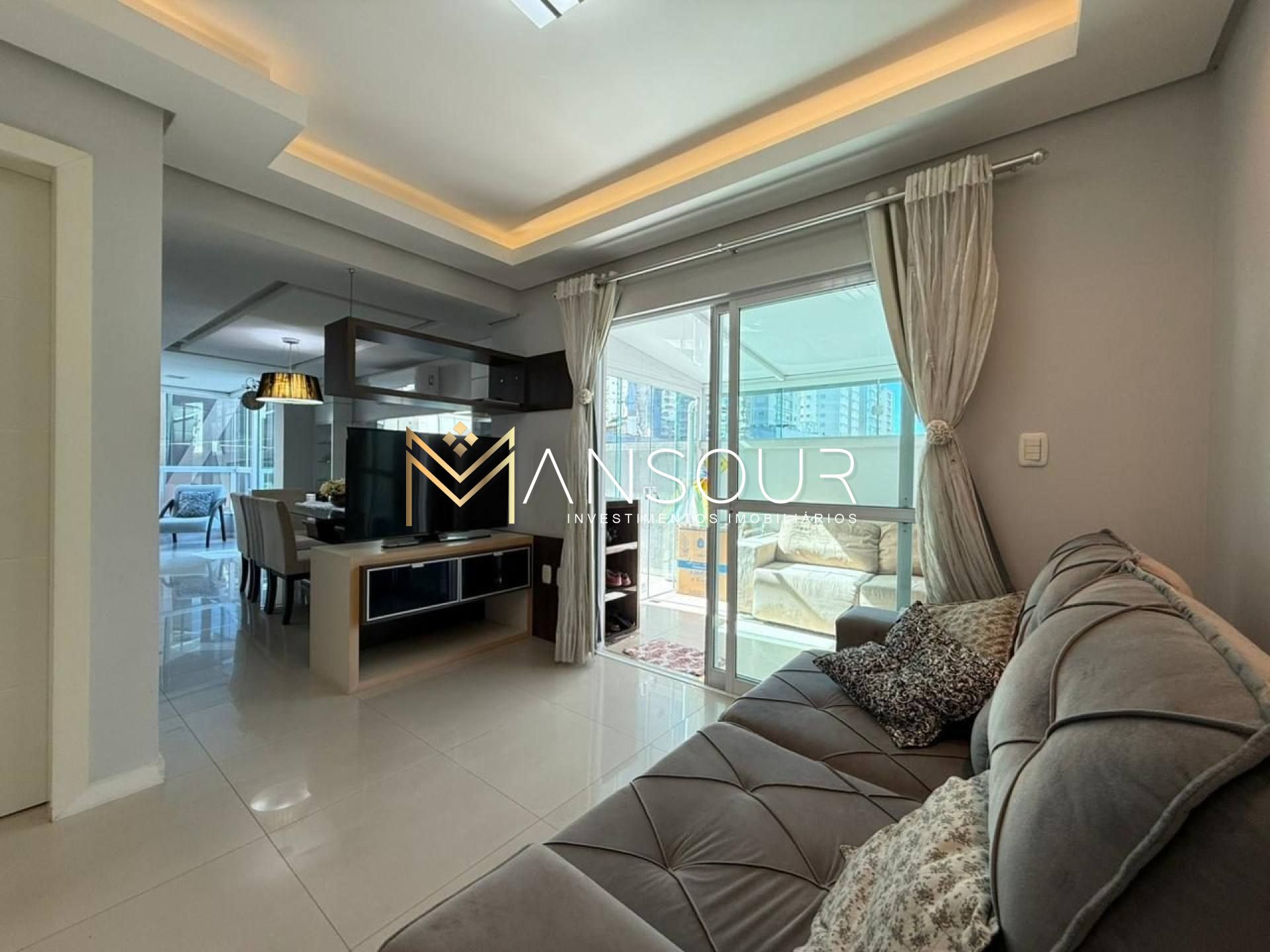 Apartamento Para Vender 02 suítes no bairro Meia Praia em Itapema