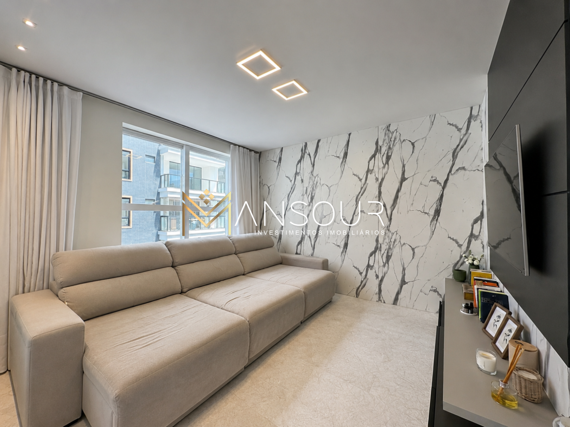 Apartamento Para Vender 03 suítes no bairro Meia Praia em Itapema