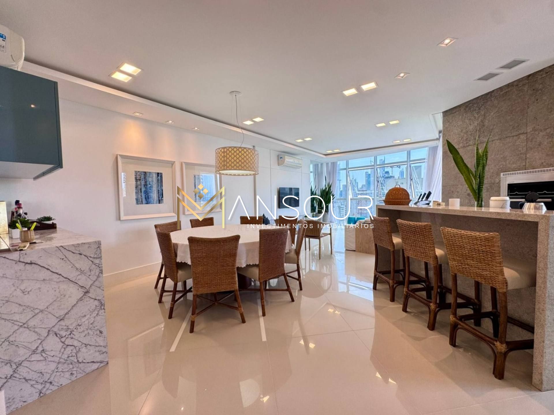 Apartamento Para Vender com 01 quarto E 02 suítes no bairro Centro em Balneário Camboriú
