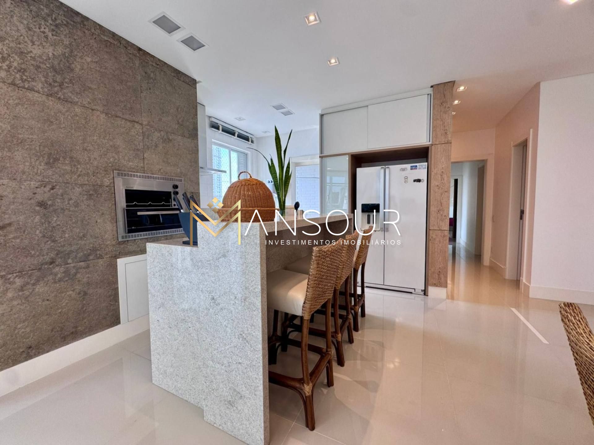Apartamento Para Vender com 01 quarto E 02 suítes no bairro Centro em Balneário Camboriú