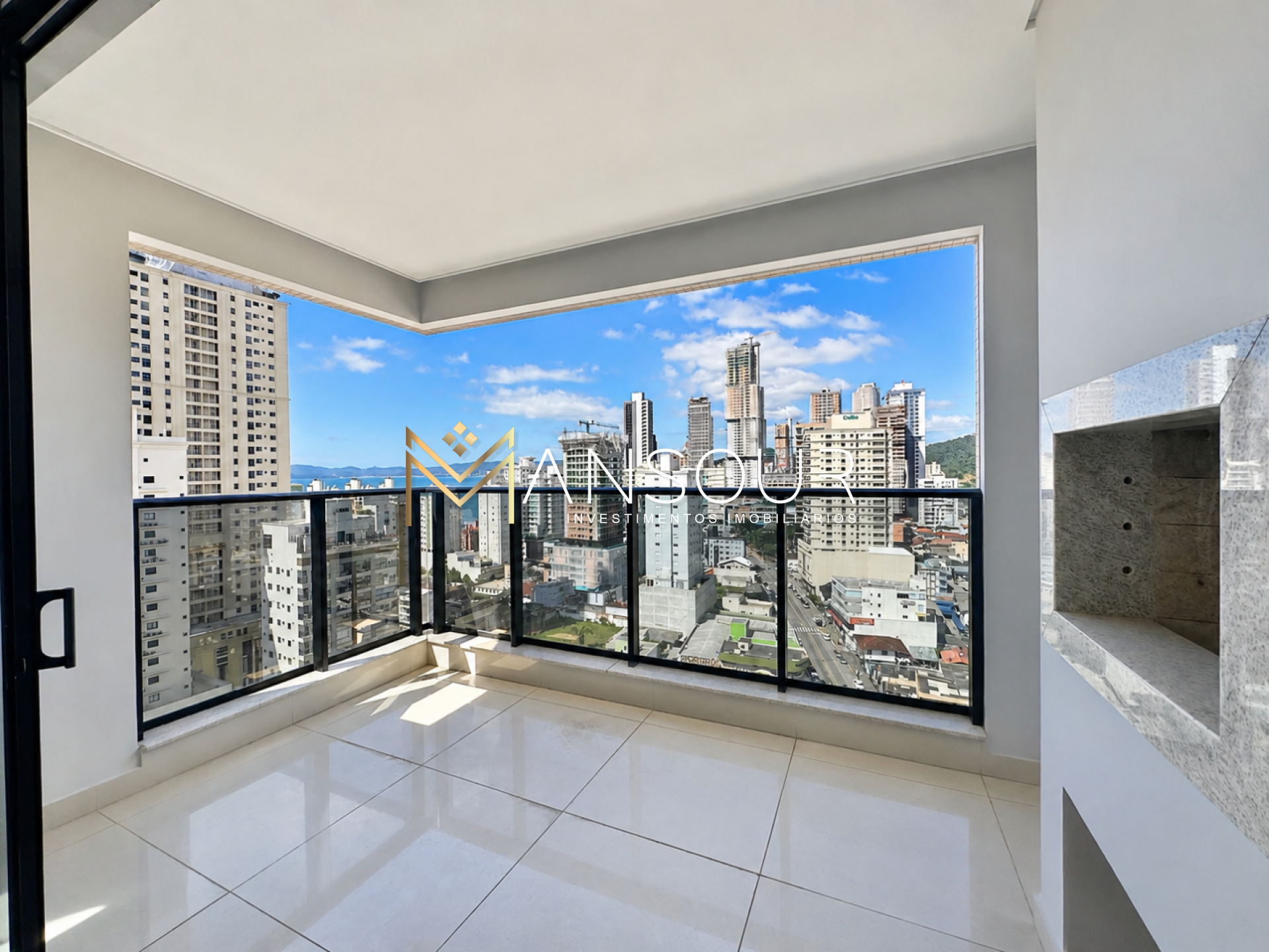 Apartamento Para Vender 02 suítes no bairro Centro em Itapema