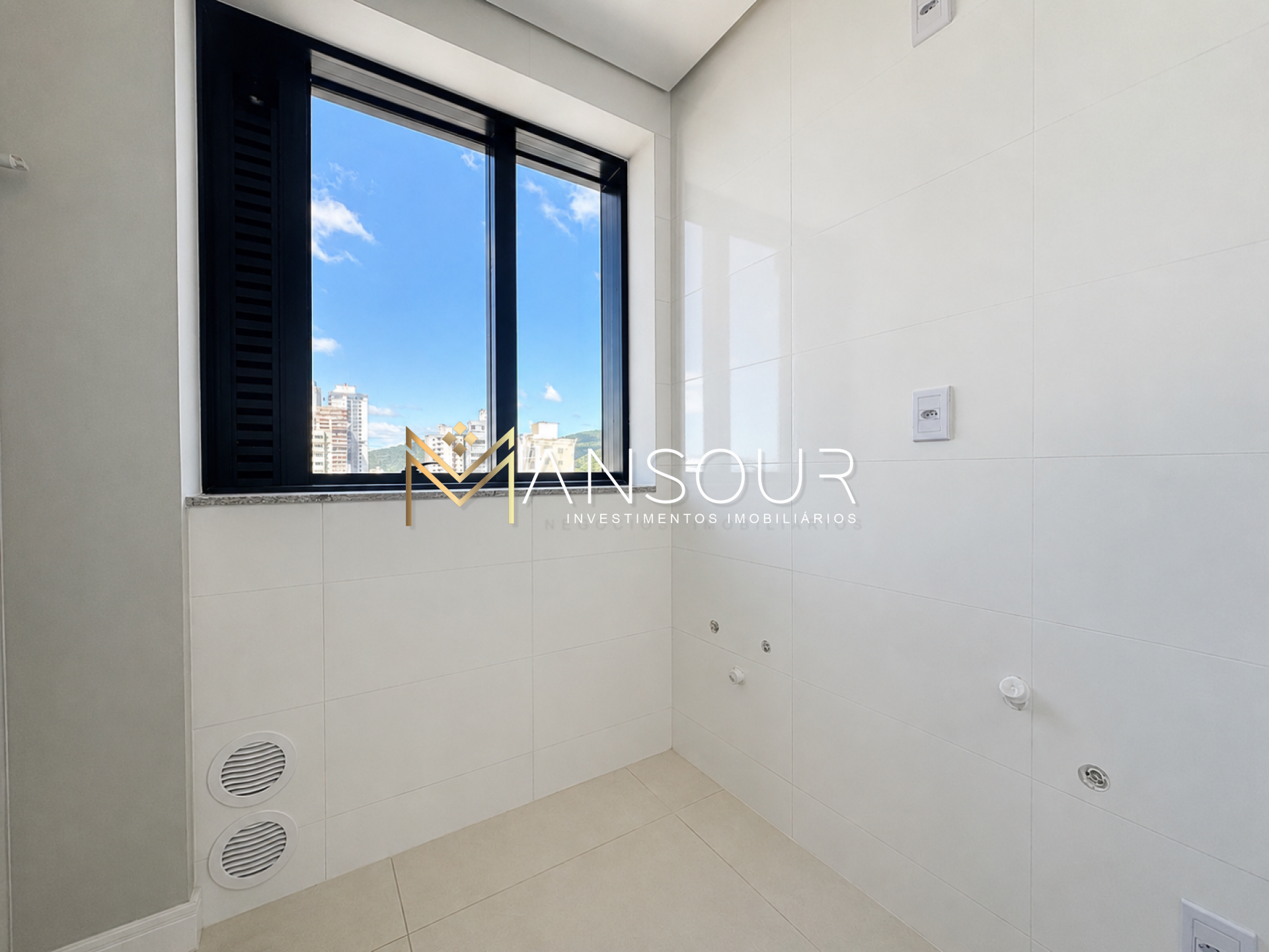 Apartamento Para Vender 02 suítes no bairro Centro em Itapema
