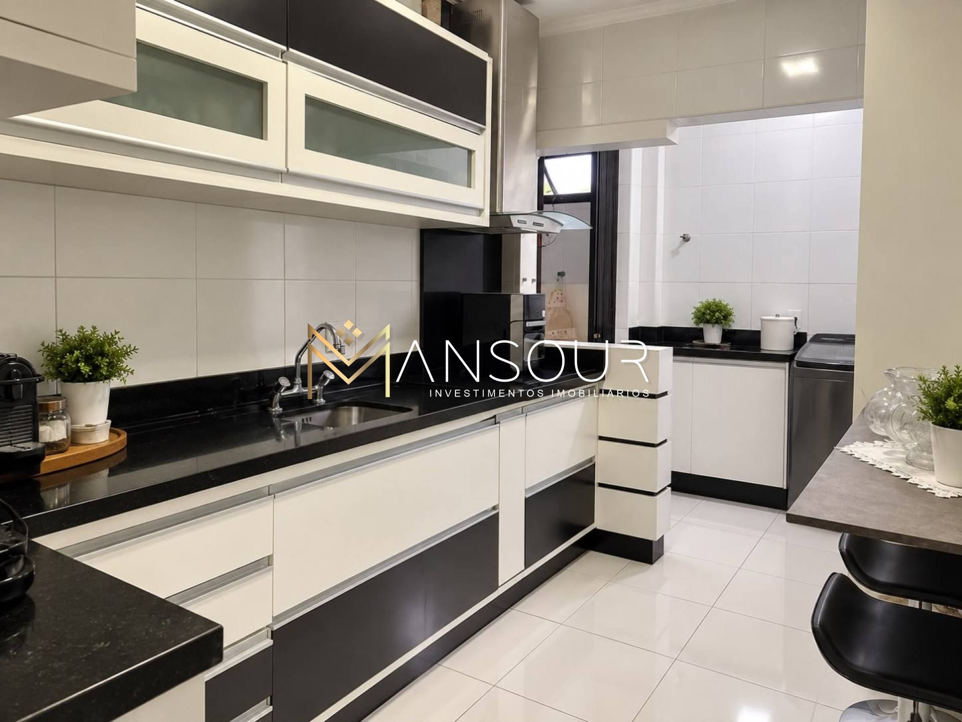 Apartamento Para Vender com 02 quartos 01 suítes no bairro Meia Praia em Itapema