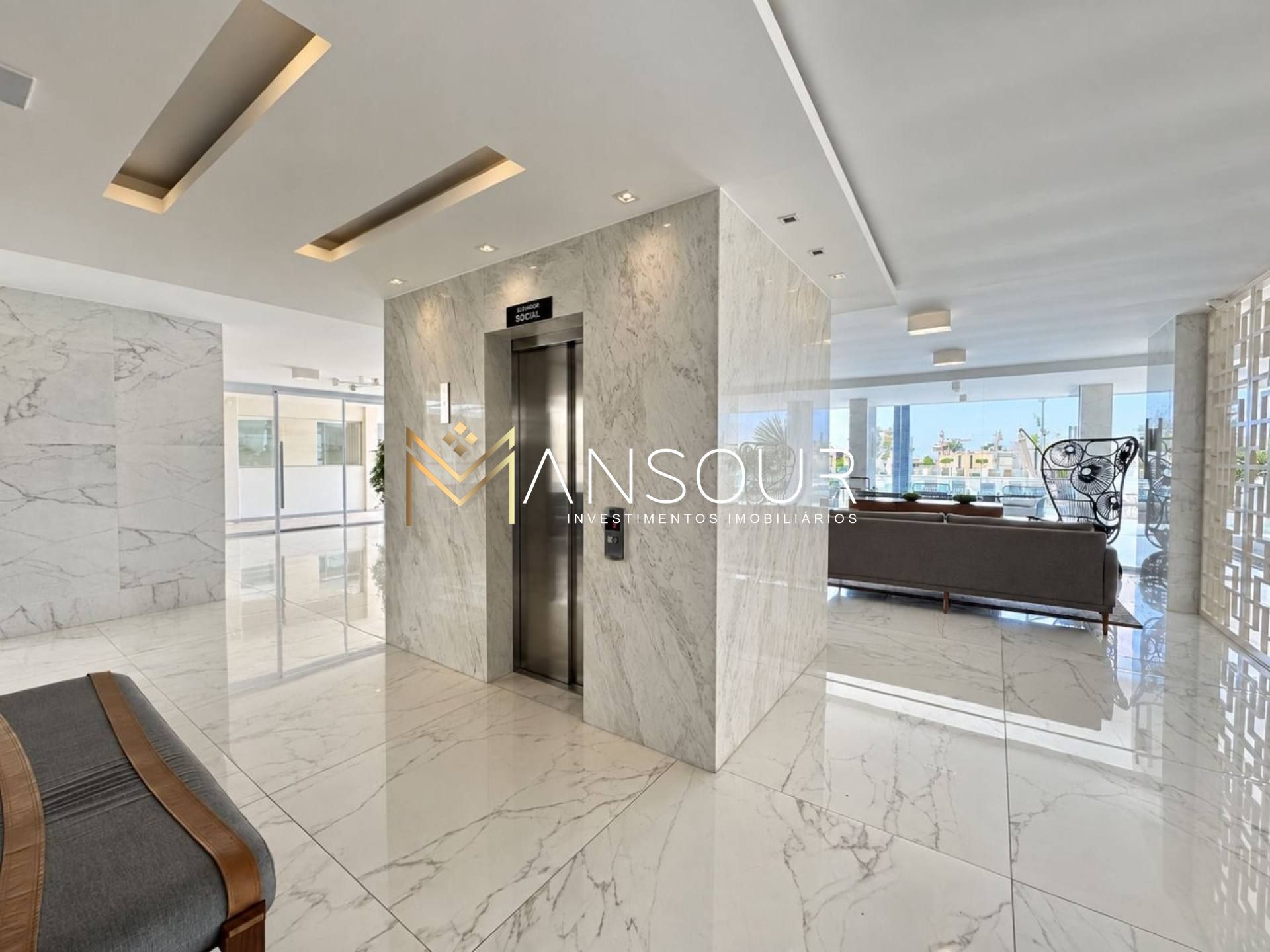Apartamento Para Vender com 02 quartos e 01 suíte no bairro Centro em Balneário Camboriú