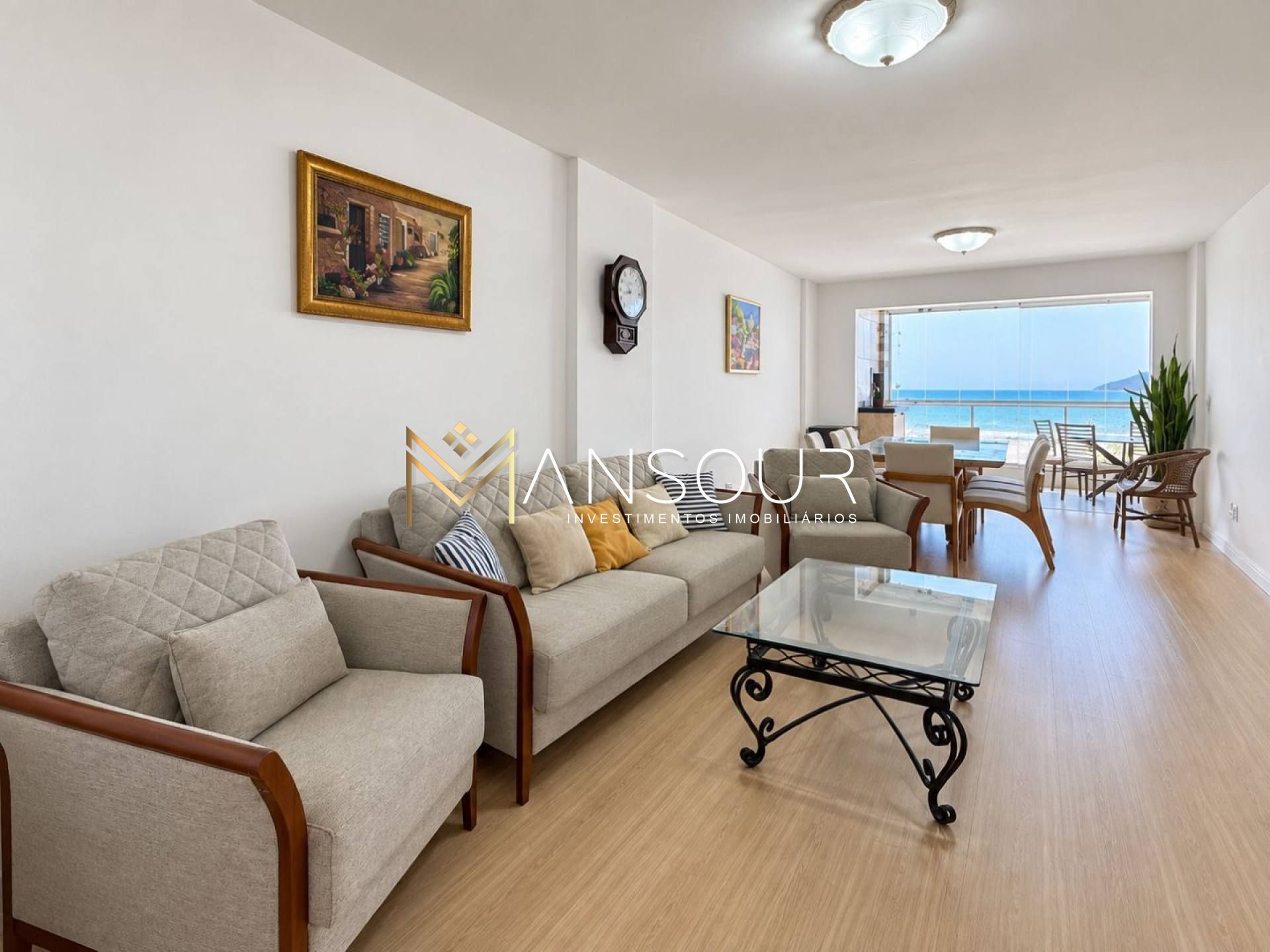 Apartamento Para Vender com 02 quartos e 01 suíte no bairro Centro em Balneário Camboriú