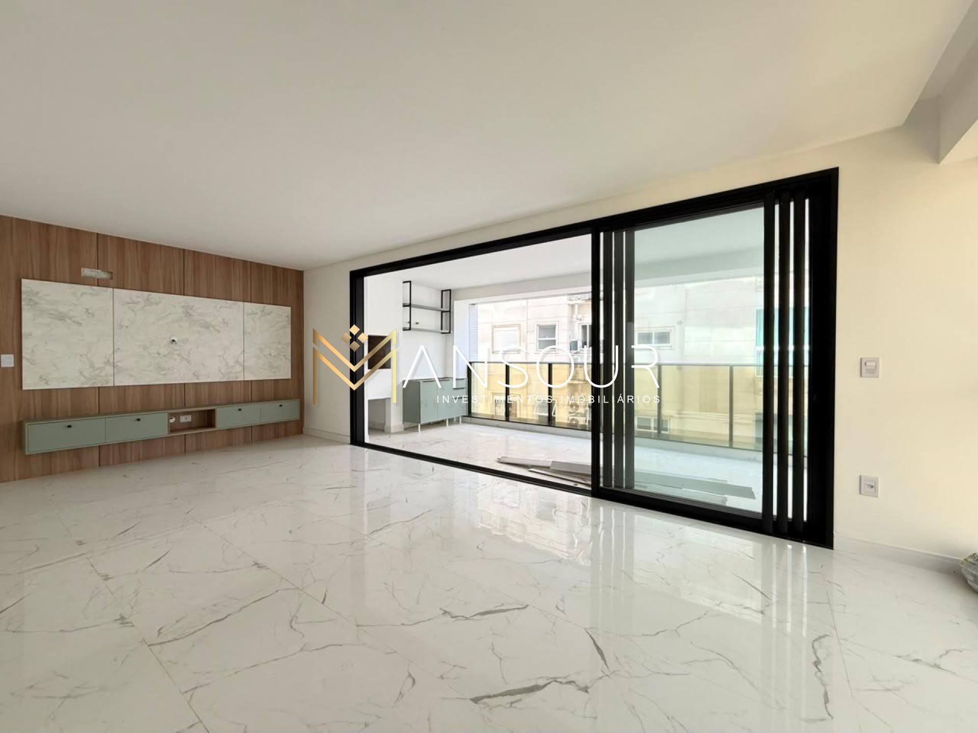 Apartamento Para Vender 04 suítes no bairro Meia Praia em Itapema