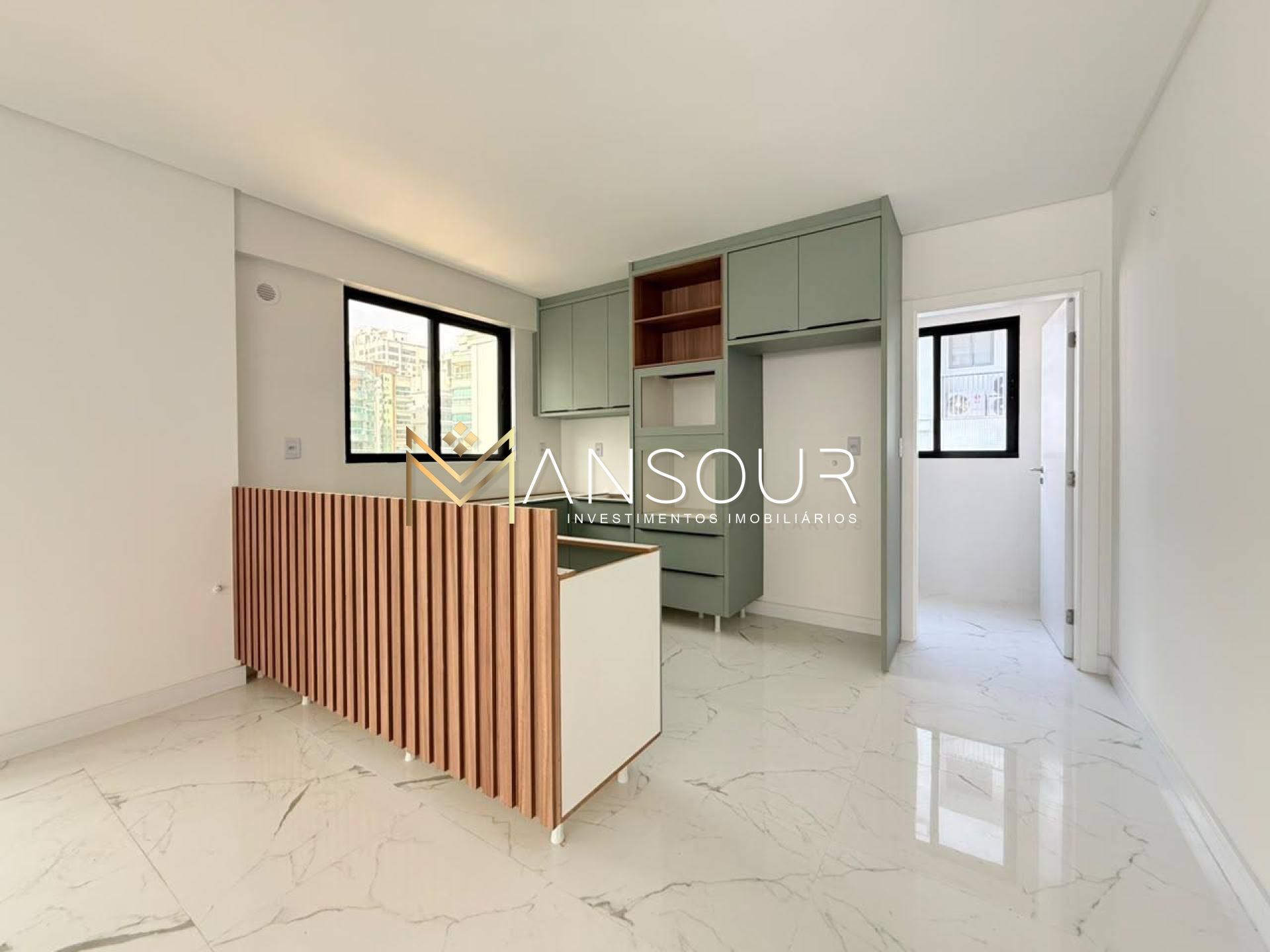 Apartamento Para Vender 04 suítes no bairro Meia Praia em Itapema