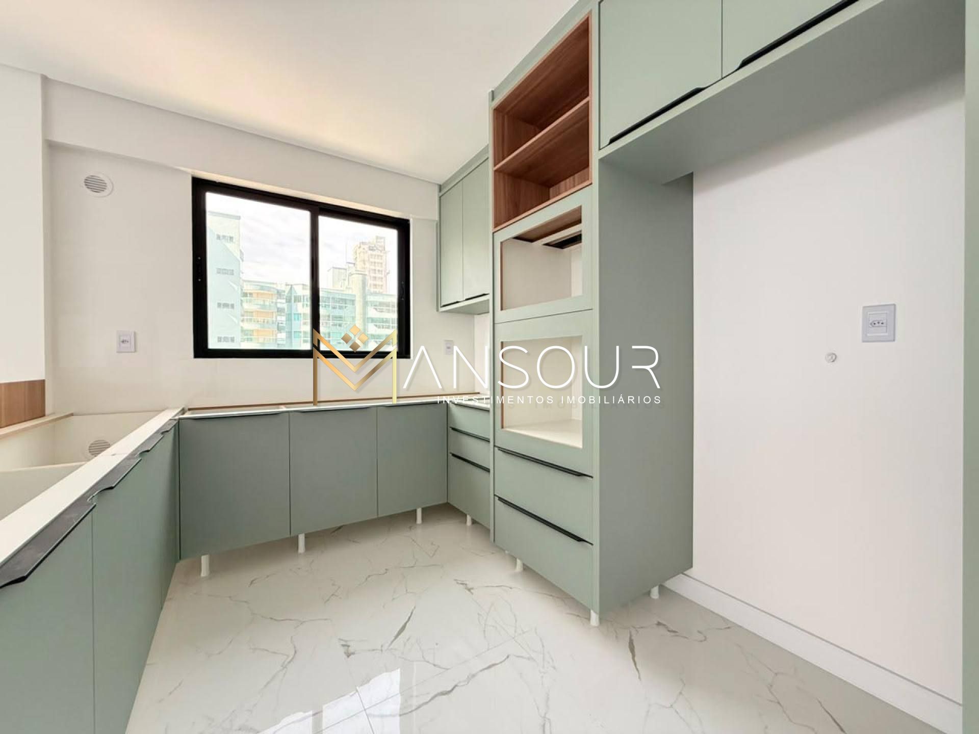 Apartamento Para Vender 04 suítes no bairro Meia Praia em Itapema