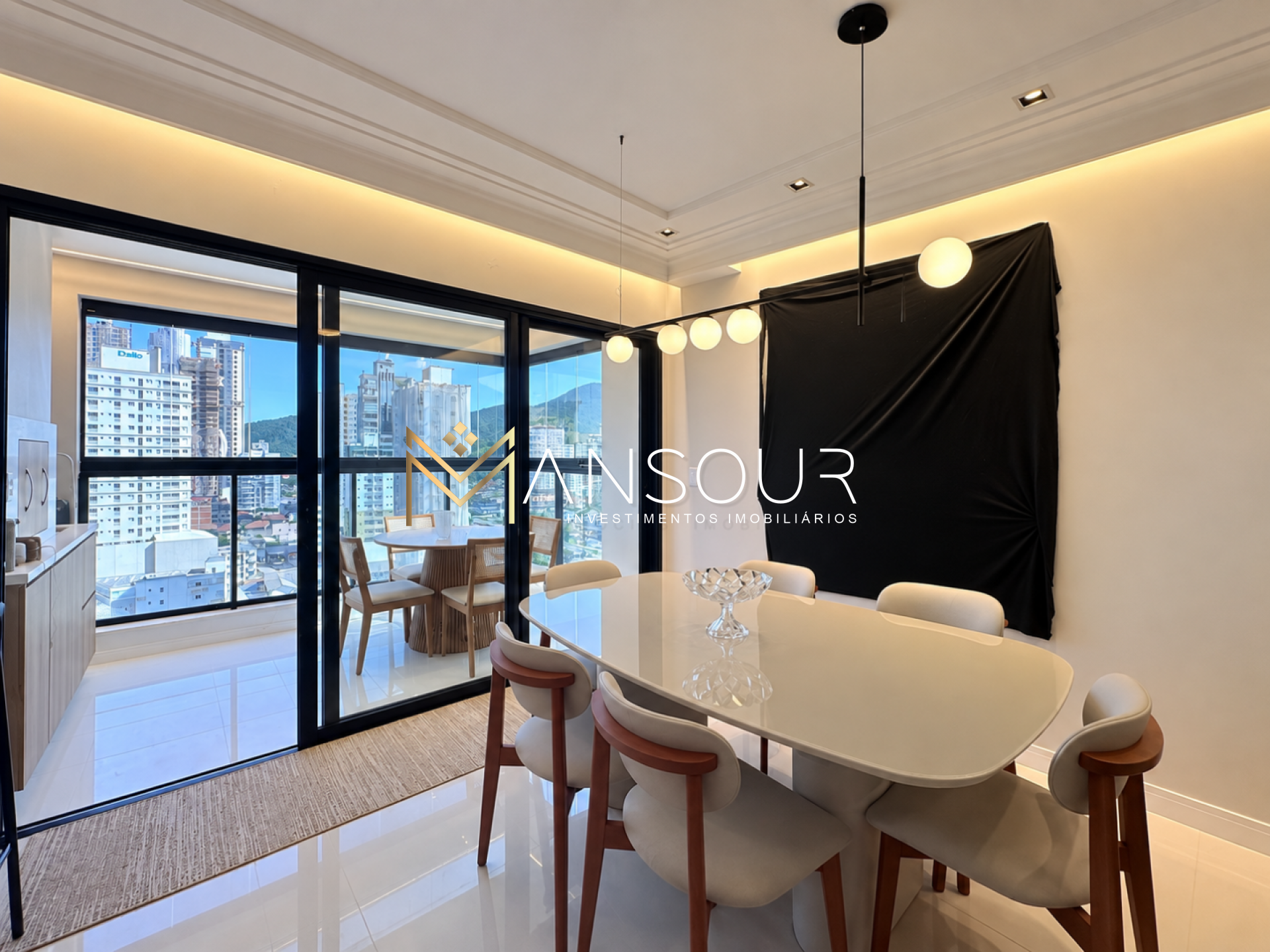 Apartamento Para Vender 03 suítes no bairro Meia Praia em Itapema