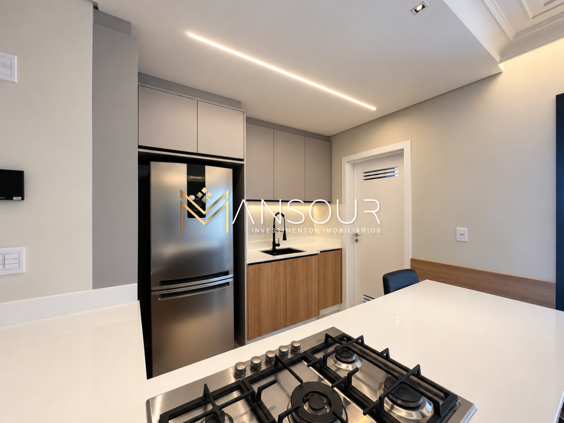 Apartamento Para Vender 03 suítes no bairro Meia Praia em Itapema