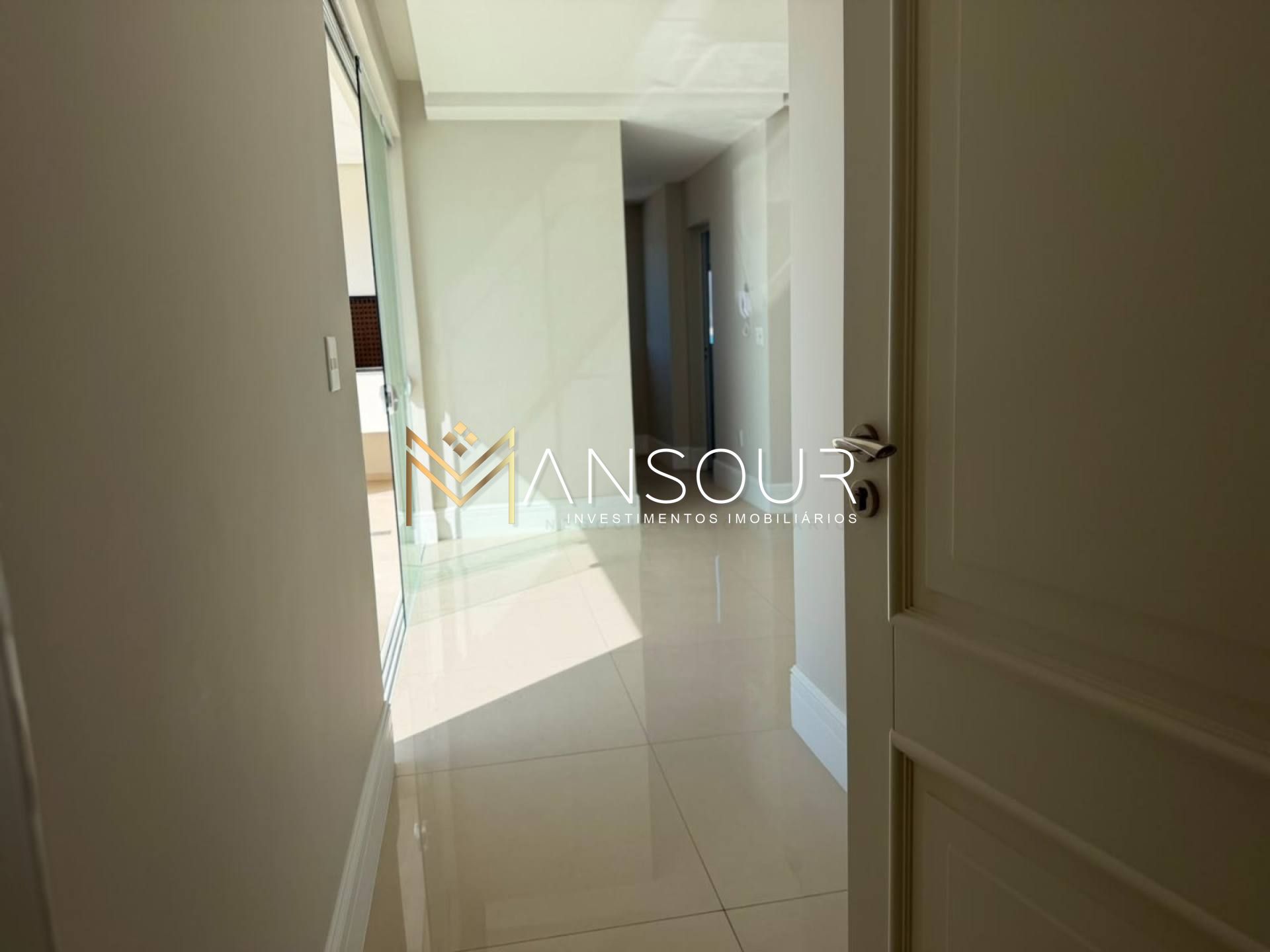 Apartamento Para Vender 04 suítes no bairro Meia Praia em Itapema
