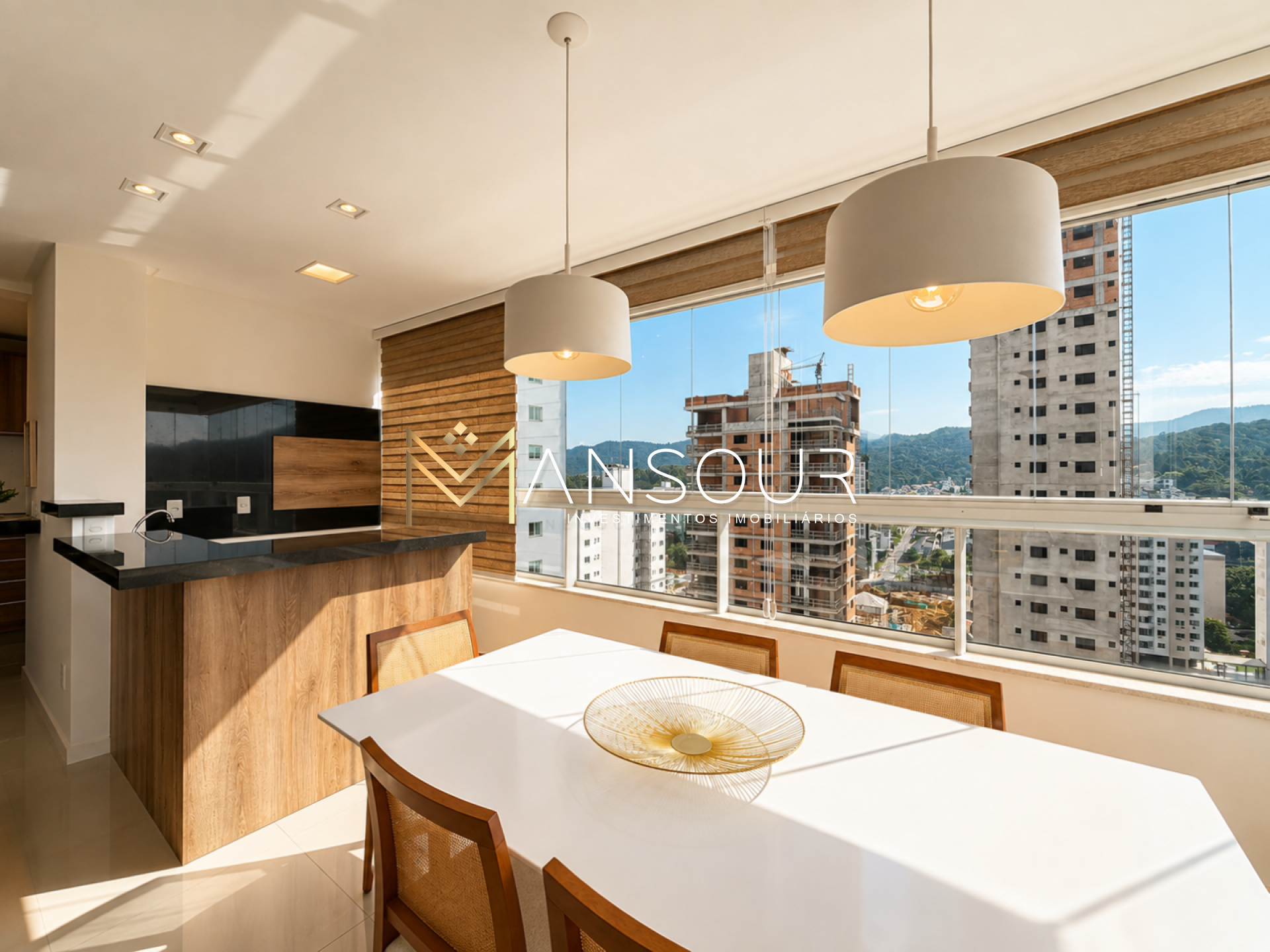 Apartamento Para Vender 02 suítes no bairro Pioneiros em Balneário Camboriú