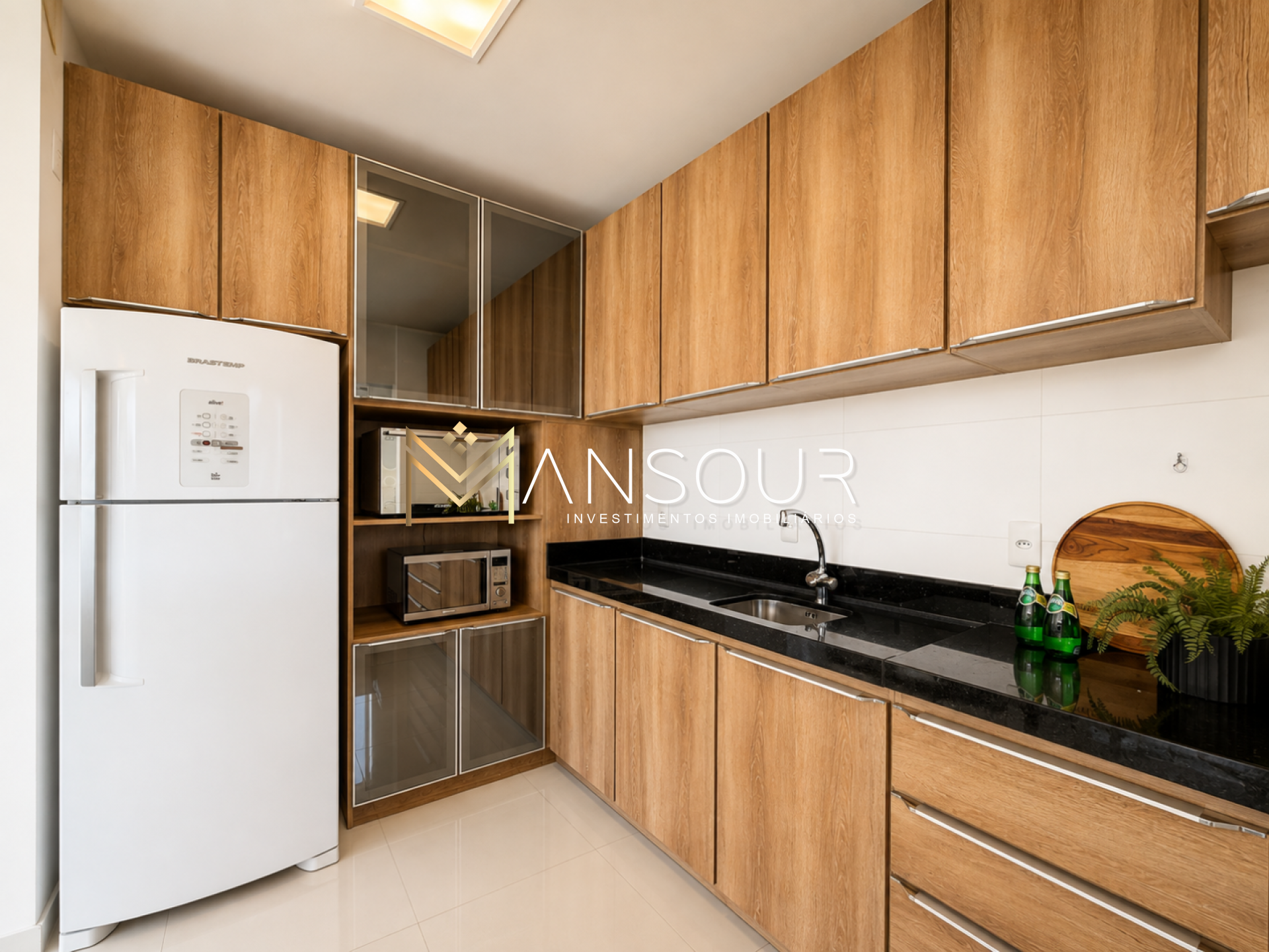Apartamento Para Vender 02 suítes no bairro Pioneiros em Balneário Camboriú