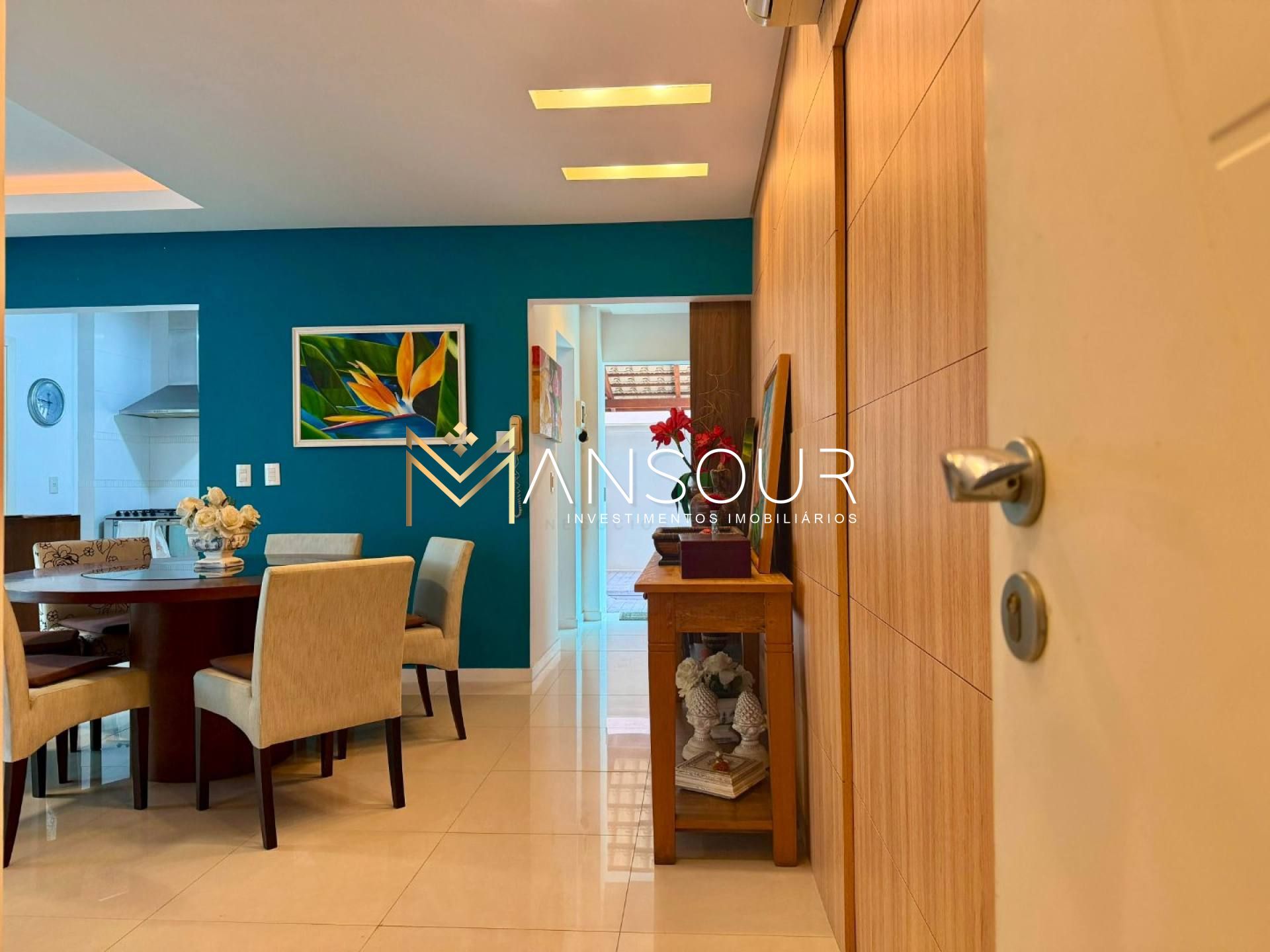 Apartamento Para Vender com 02 quartos 01 suítes no bairro Centro em Balneário Camboriú