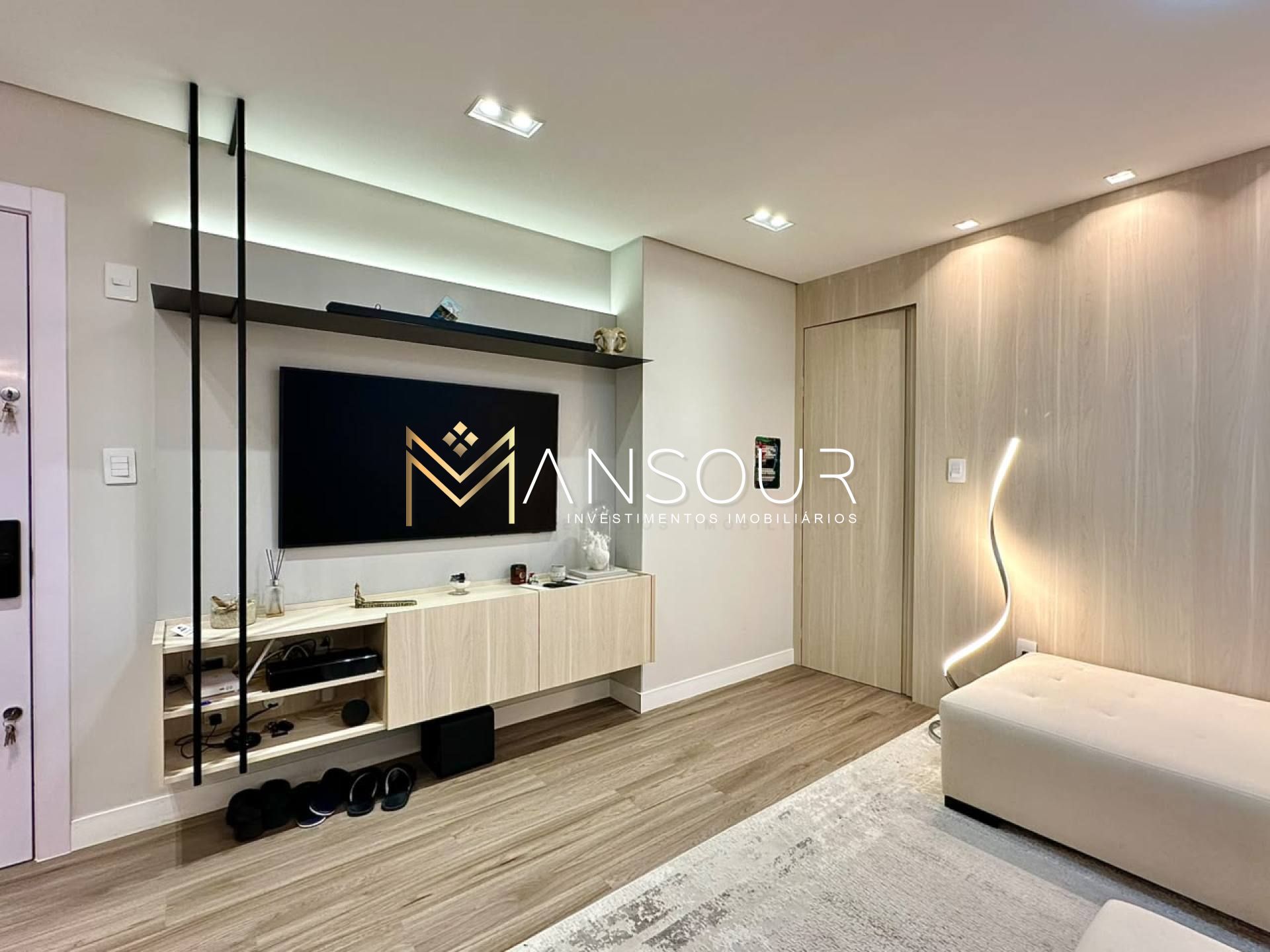 Apartamento Para Vender com 02 quartos E 01 suíte no bairro Meia Praia em Itapema