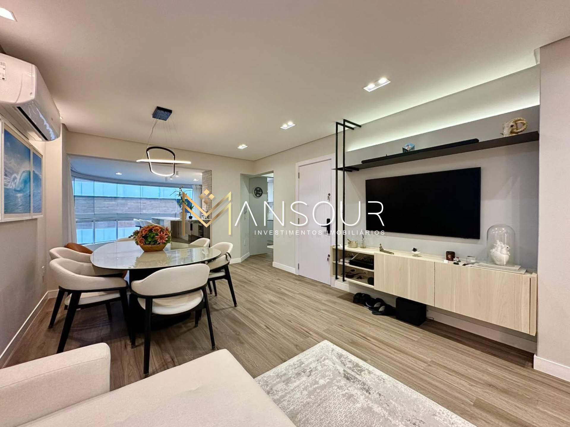 Apartamento Para Vender com 02 quartos E 01 suíte no bairro Meia Praia em Itapema