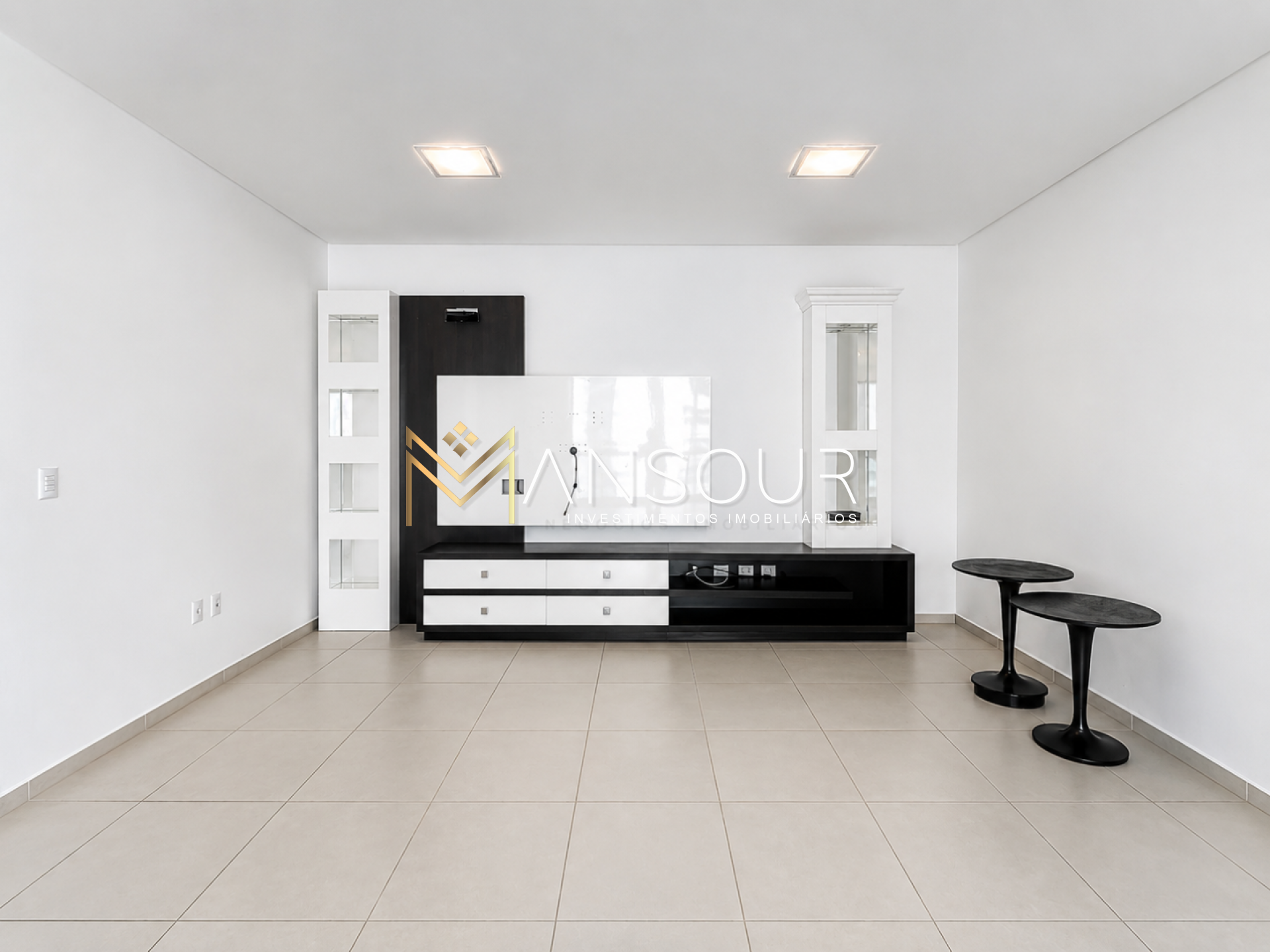 Apartamento Para Vender com 04 suítes no bairro Meia Praia em Itapema