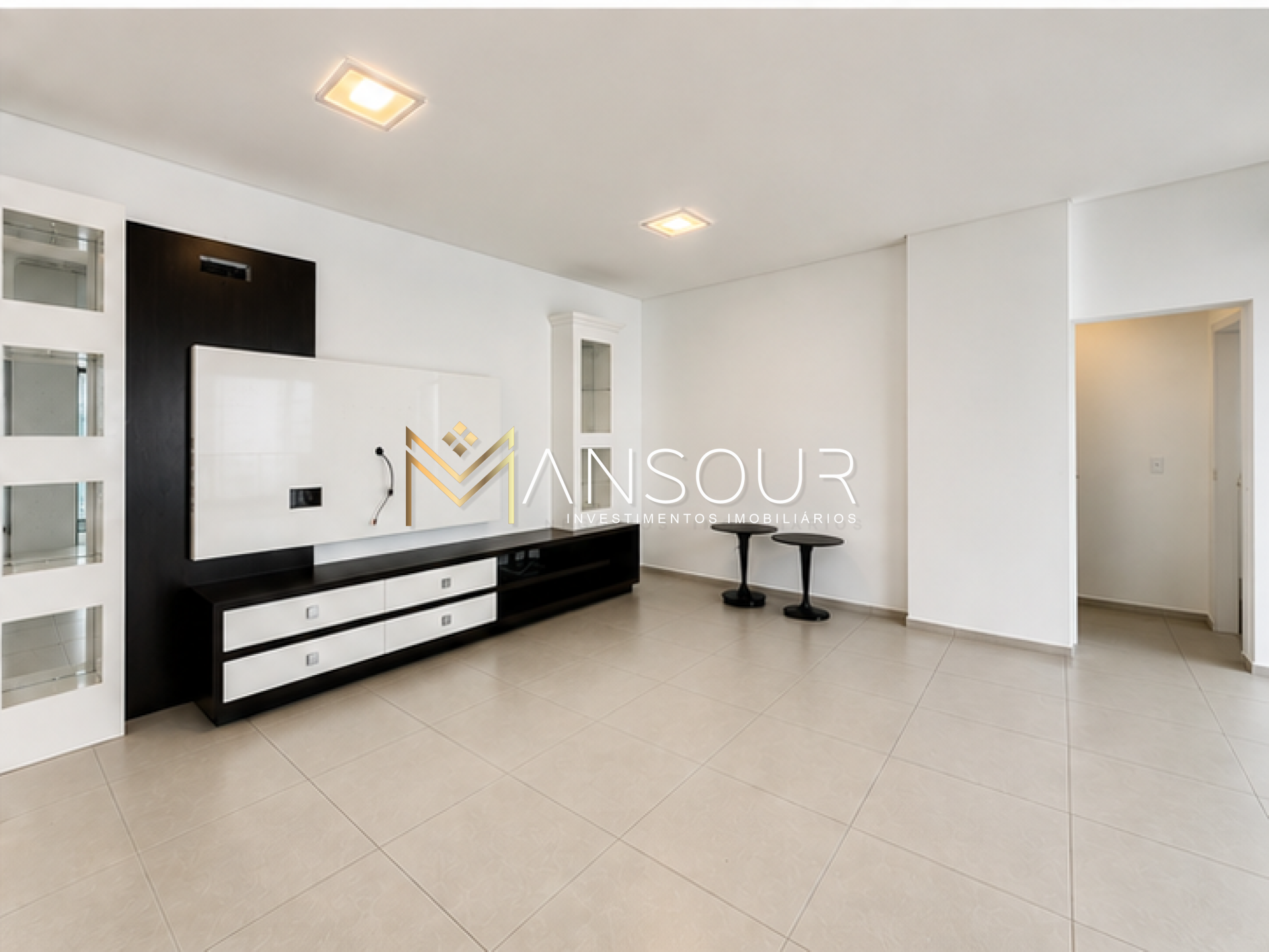 Apartamento Para Vender com 04 suítes no bairro Meia Praia em Itapema