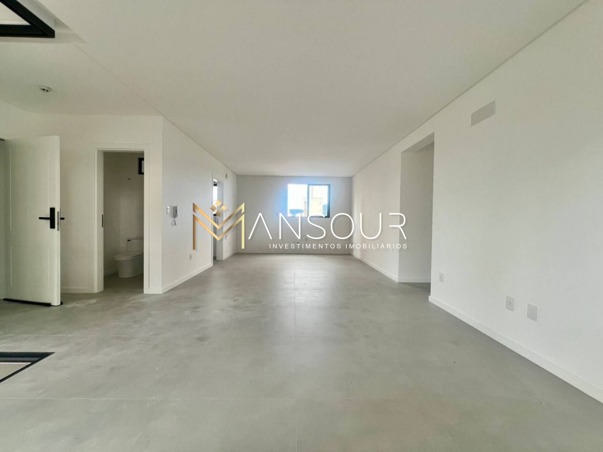Apartamento Para Vender com 03 suítes no bairro Meia Praia em Itapema