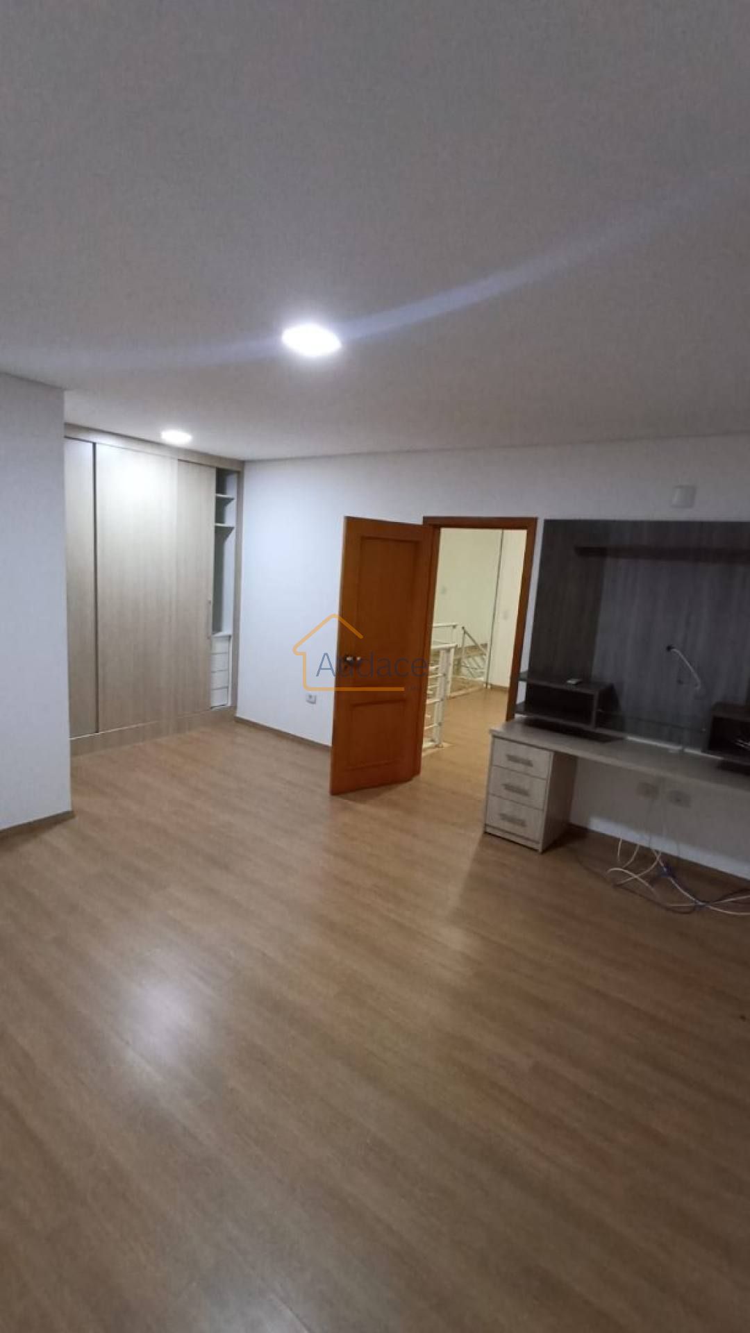 Vende-se Sobrado Jd. Mediterrâneo