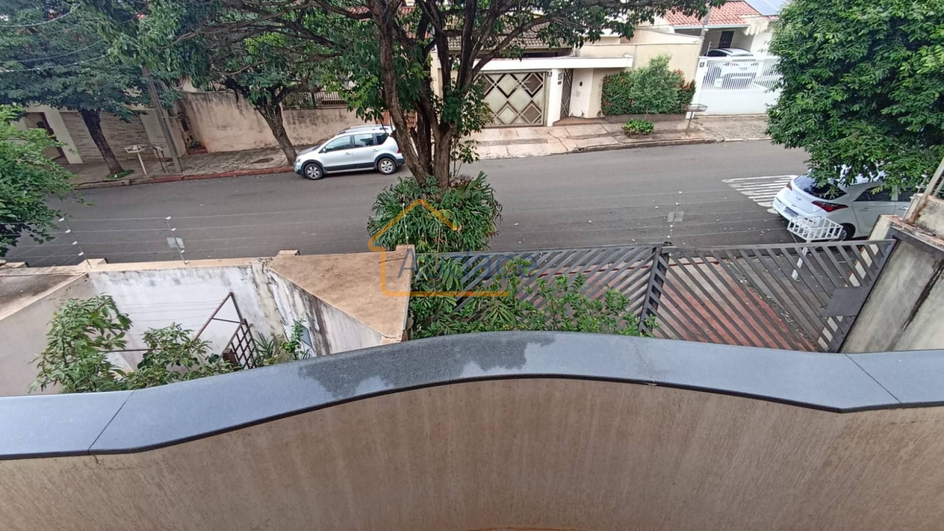 Vende-se Sobrado Jd. Universitário