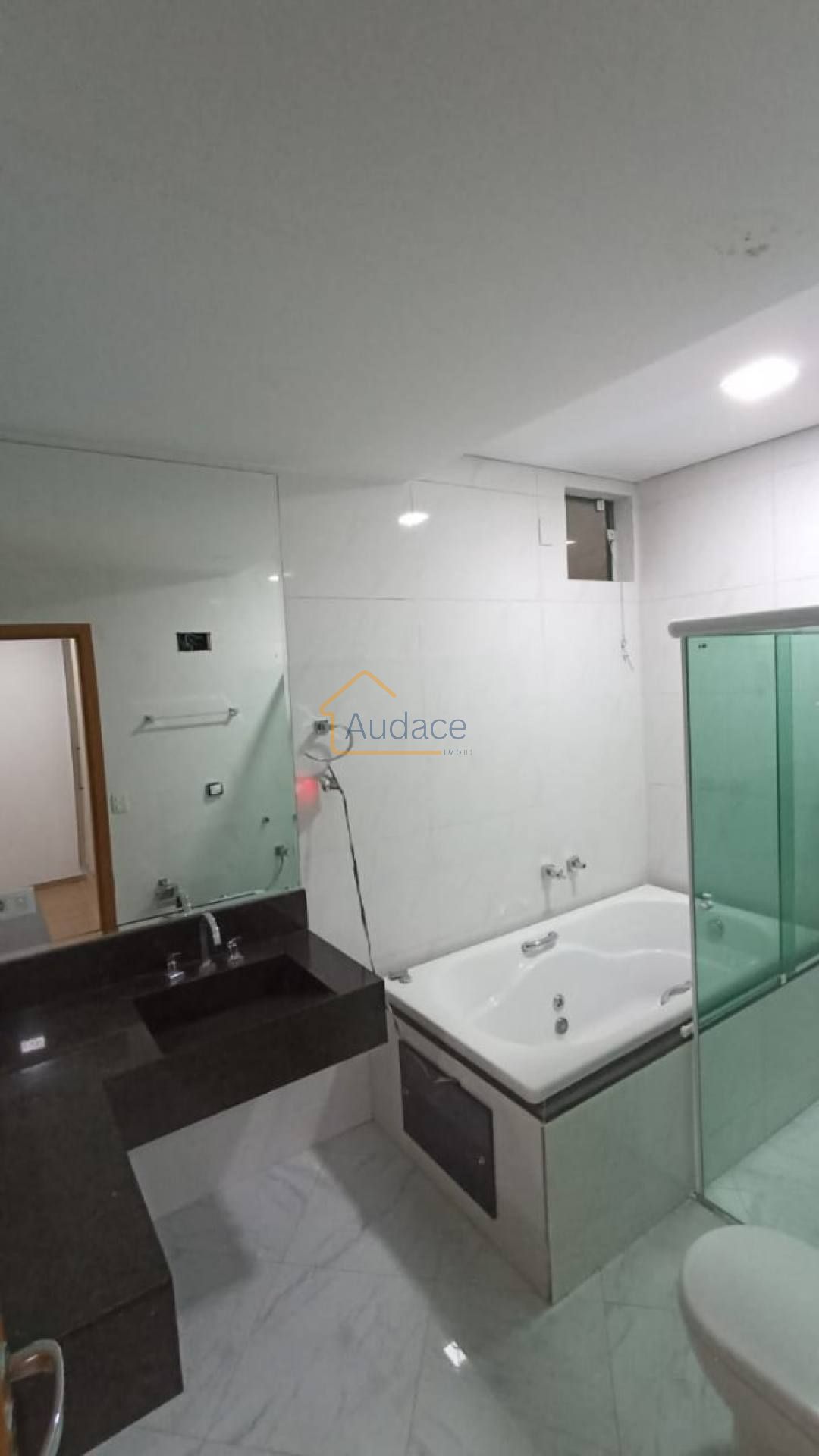 Vende-se Sobrado Jd. Tucanos