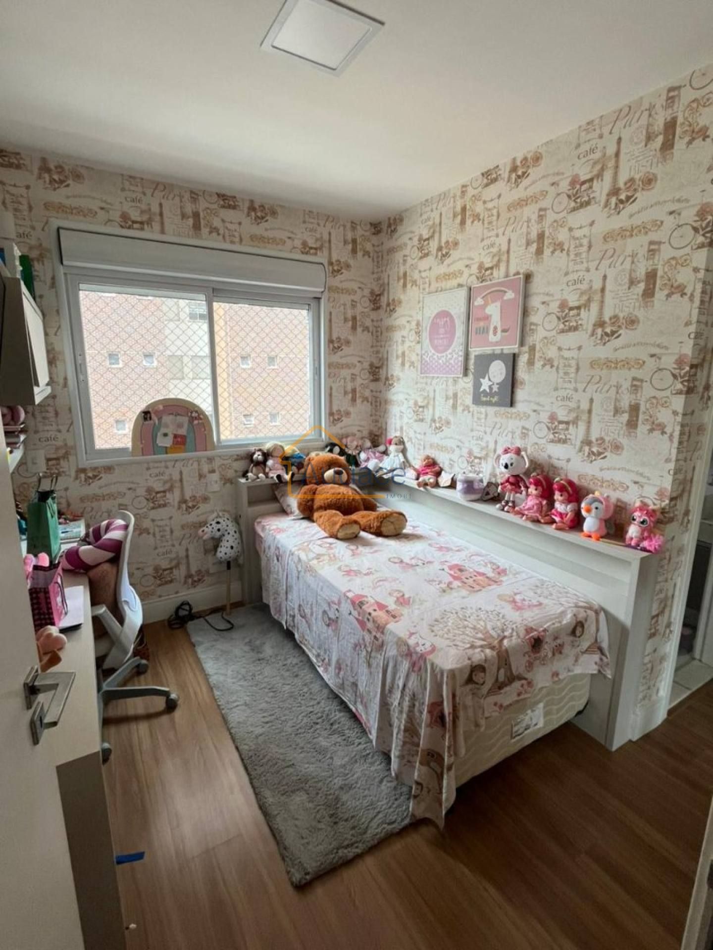 Vende-se Apto Edificio Parc Rocher