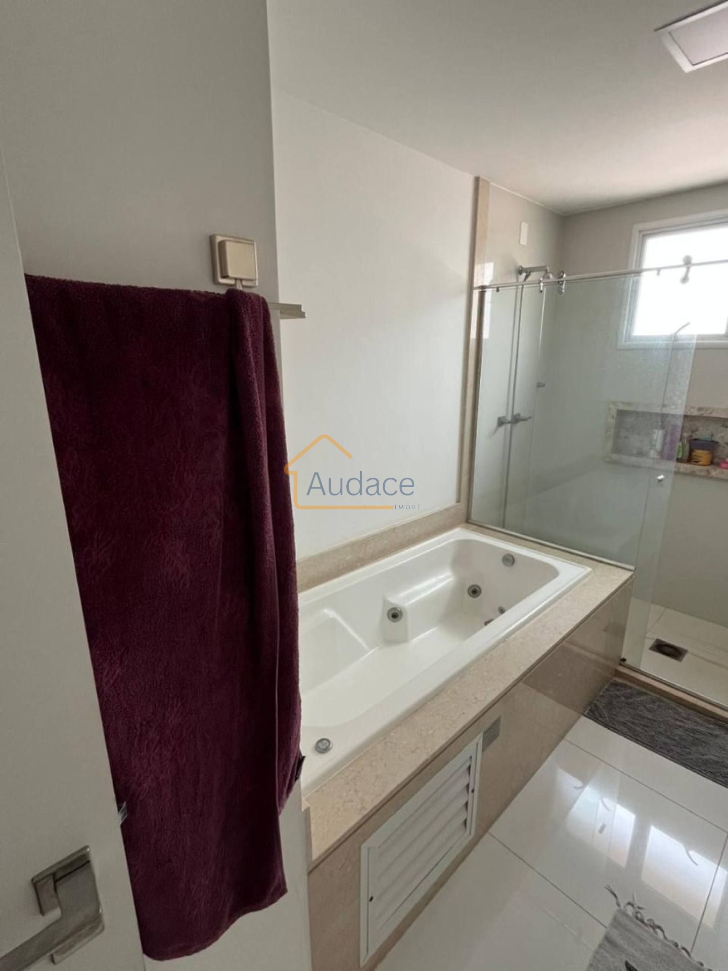 Vende-se Apto Edificio Parc Rocher