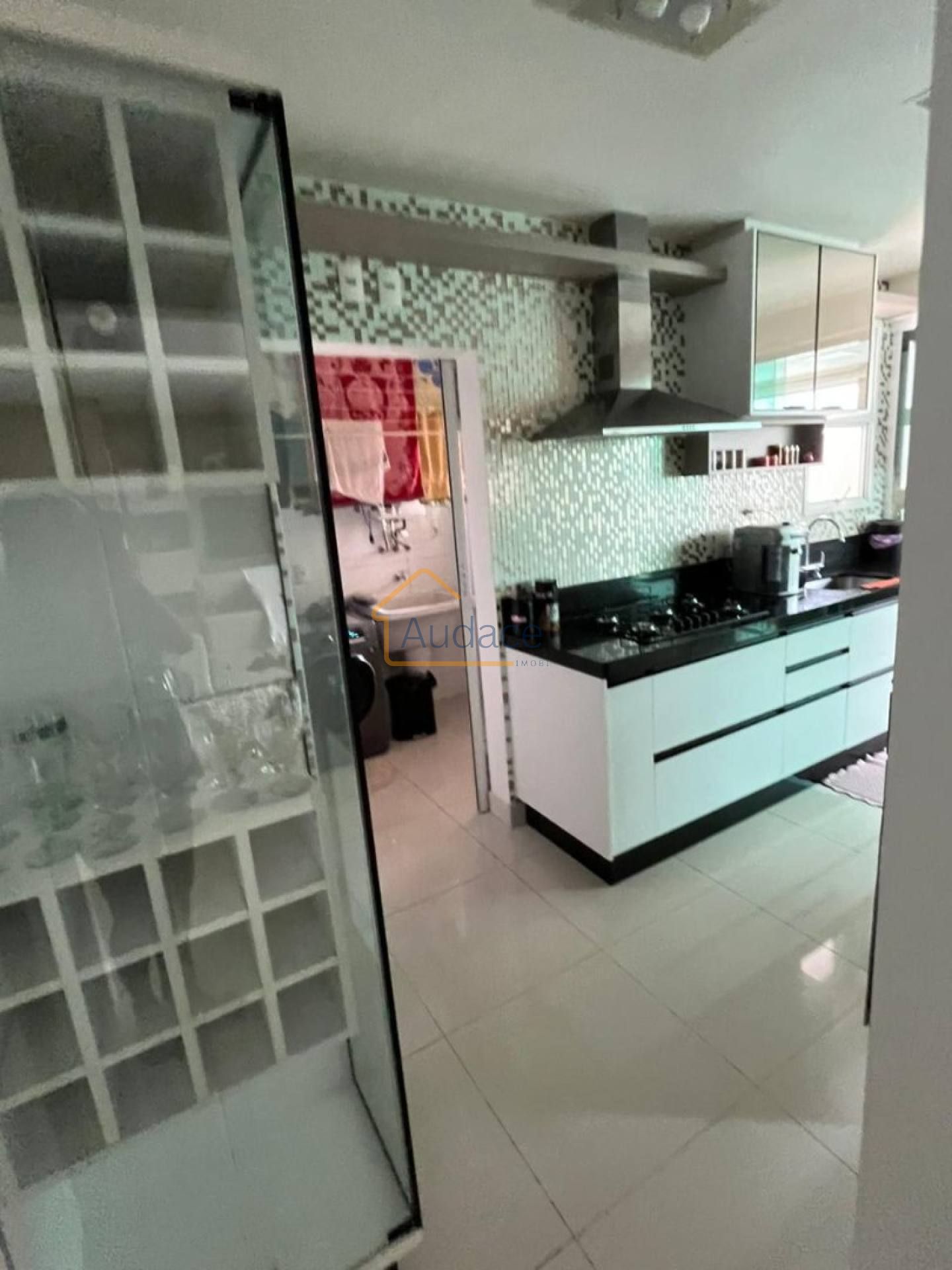 Vende-se Apto Edificio Parc Rocher