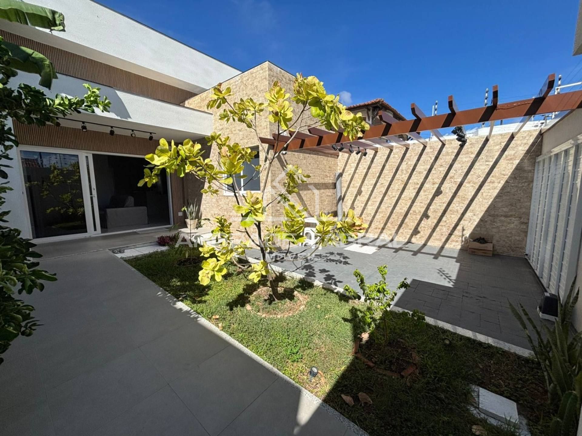 Casa de Alto Padrão à venda na Atalaia