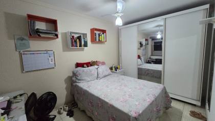 Casa de 2 pavimentos com ponto comercial incluso na antiga Avenida Heráclito Rollemberg.