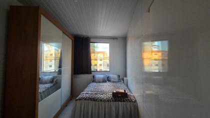 Casa de 2 pavimentos com ponto comercial incluso na antiga Avenida Heráclito Rollemberg.