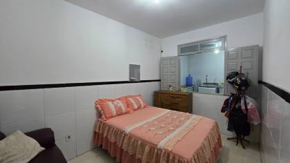 Casa de 2 pavimentos com ponto comercial incluso na antiga Avenida Heráclito Rollemberg.