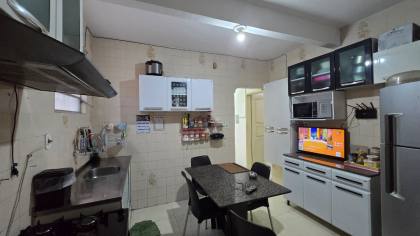 Casa de 2 pavimentos com ponto comercial incluso na antiga Avenida Heráclito Rollemberg.