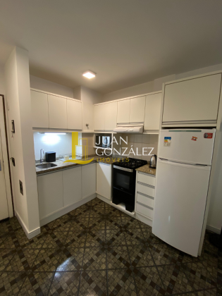 Apartamento Para Temporada com 02 quartos no bairro Canasvieiras em Florianópolis