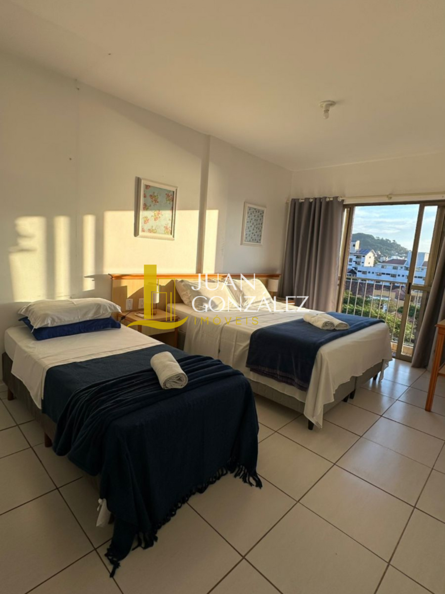 Apartamento com 2 dormitorios,sendo 1 suíte e terraço de frente para o mar no bairro Canasvieiras em Florianópolis