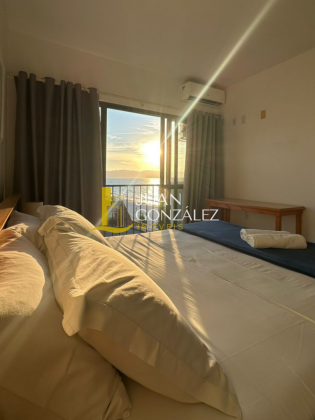 Apartamento com 2 dormitorios,sendo 1 suíte e terraço de frente para o mar no bairro Canasvieiras em Florianópolis