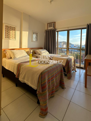 Apartamento com 2 dormitorios,sendo 1 suíte e terraço de frente para o mar no bairro Canasvieiras em Florianópolis