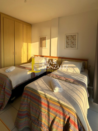 Apartamento com 2 dormitorios,sendo 1 suíte e terraço de frente para o mar no bairro Canasvieiras em Florianópolis