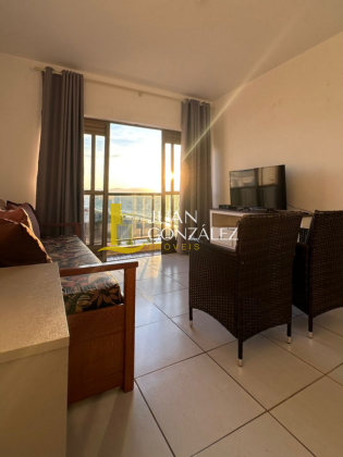 Apartamento com 2 dormitorios,sendo 1 suíte e terraço de frente para o mar no bairro Canasvieiras em Florianópolis