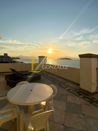 Apartamento com 2 dormitorios,sendo 1 suíte e terraço de frente para o mar no bairro Canasvieiras em Florianópolis