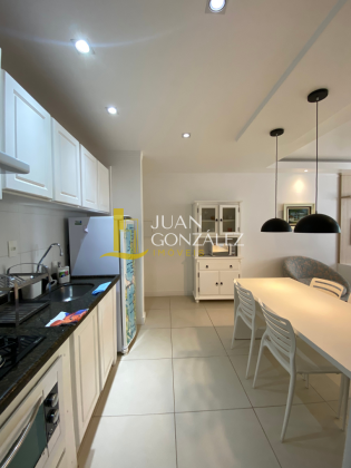 Apartamento Para Temporada com 1 dormitorio,vista lateral ao mar, no bairro Canasvieiras em Florianópolis