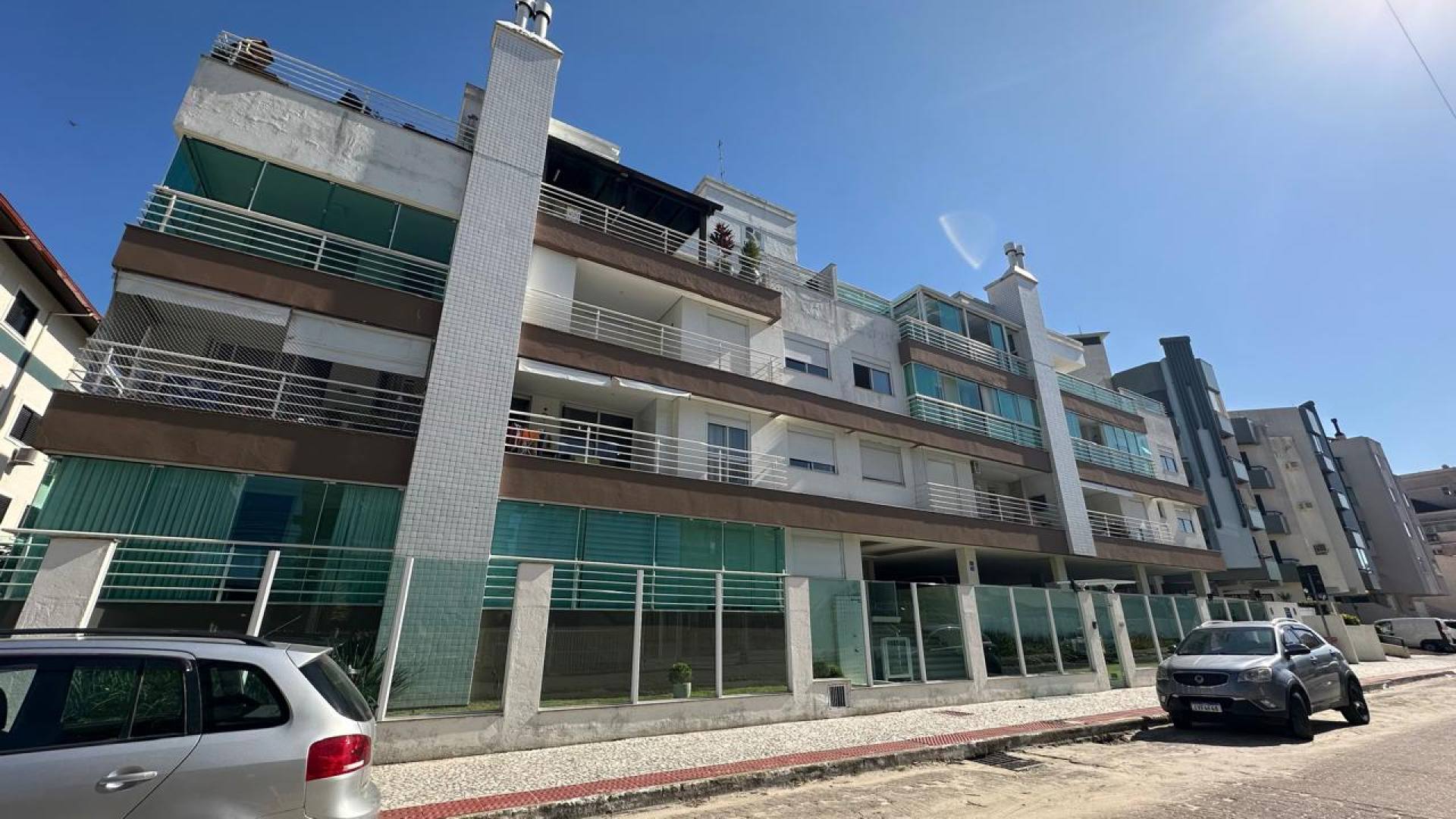 Cobertura à Venda com 03 quartos, sendo 02 suítes no bairro Canasvieiras em Florianópolis
